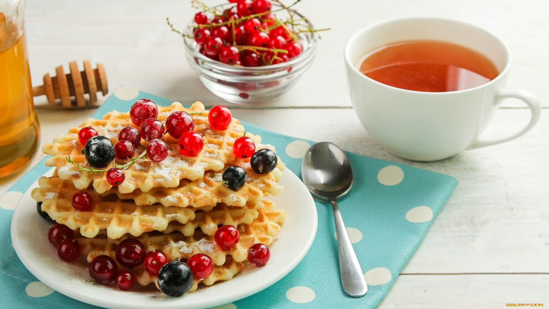 еда, блины, , оладьи, мед, смородина, чай, блинчики, ягоды