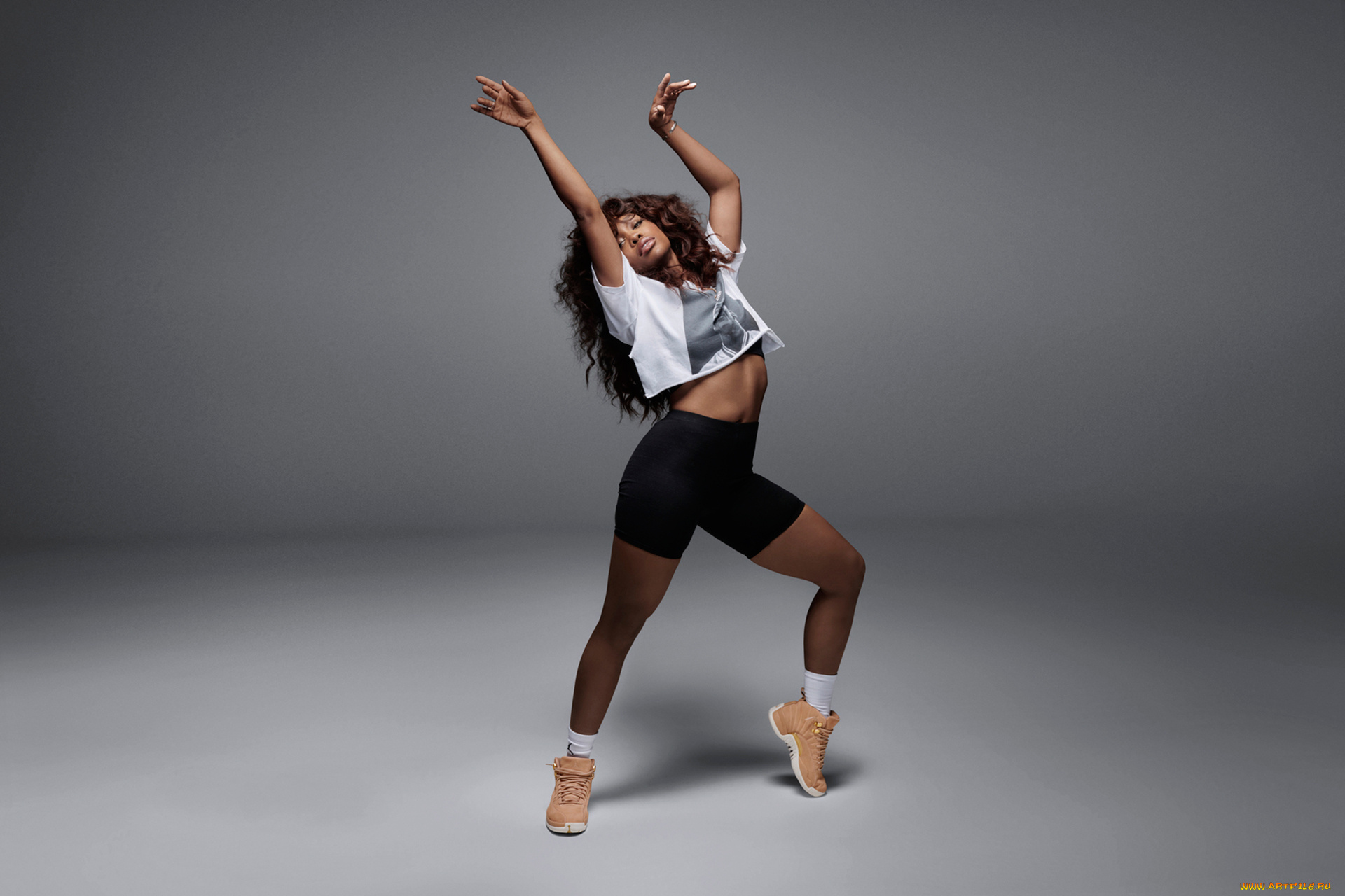 sza, jordan, музыка, -другое, sza, jordan, девушка, певица, мулатка, темнокожая, чернокожая, эстрада, песни, танцы, звезда, поза, макияж, причёска, прикид, одежда, мода, фон, серый, секси