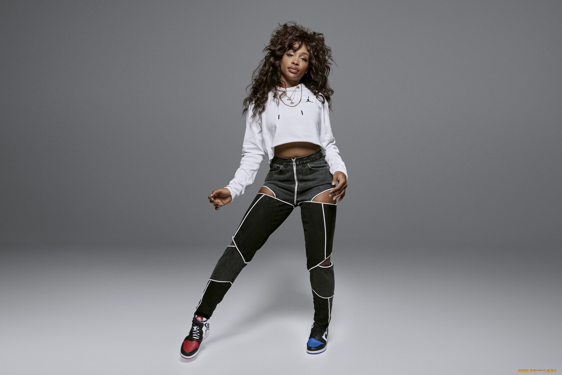 sza, jordan, музыка, -другое, sza, jordan, девушка, певица, мулатка, темнокожая, чернокожая, эстрада, песни, танцы, звезда, поза, макияж, причёска, прикид, одежда, мода, фон, серый, секси