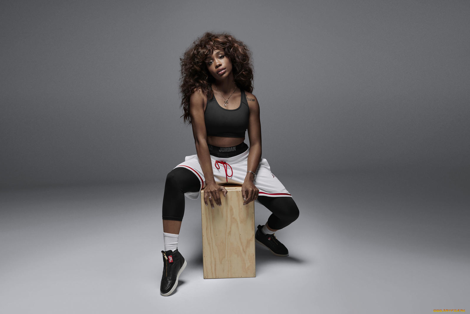 sza, jordan, музыка, -другое, sza, jordan, девушка, певица, мулатка, темнокожая, чернокожая, эстрада, песни, танцы, звезда, поза, макияж, причёска, прикид, одежда, мода, фон, серый, секси