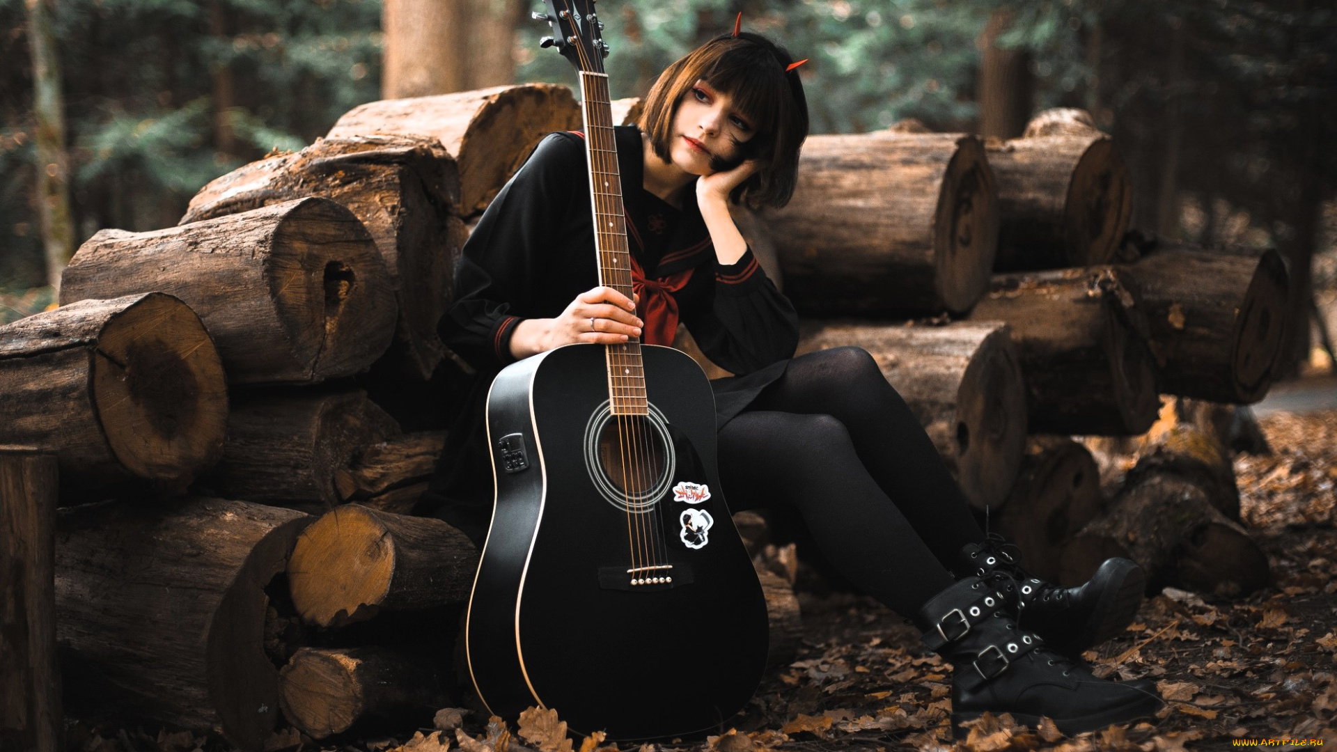 девушки, tenletters, образ, косплей, наряд, брюнетка, платье, листья, осень, лес, ботинки, гитара, бревна