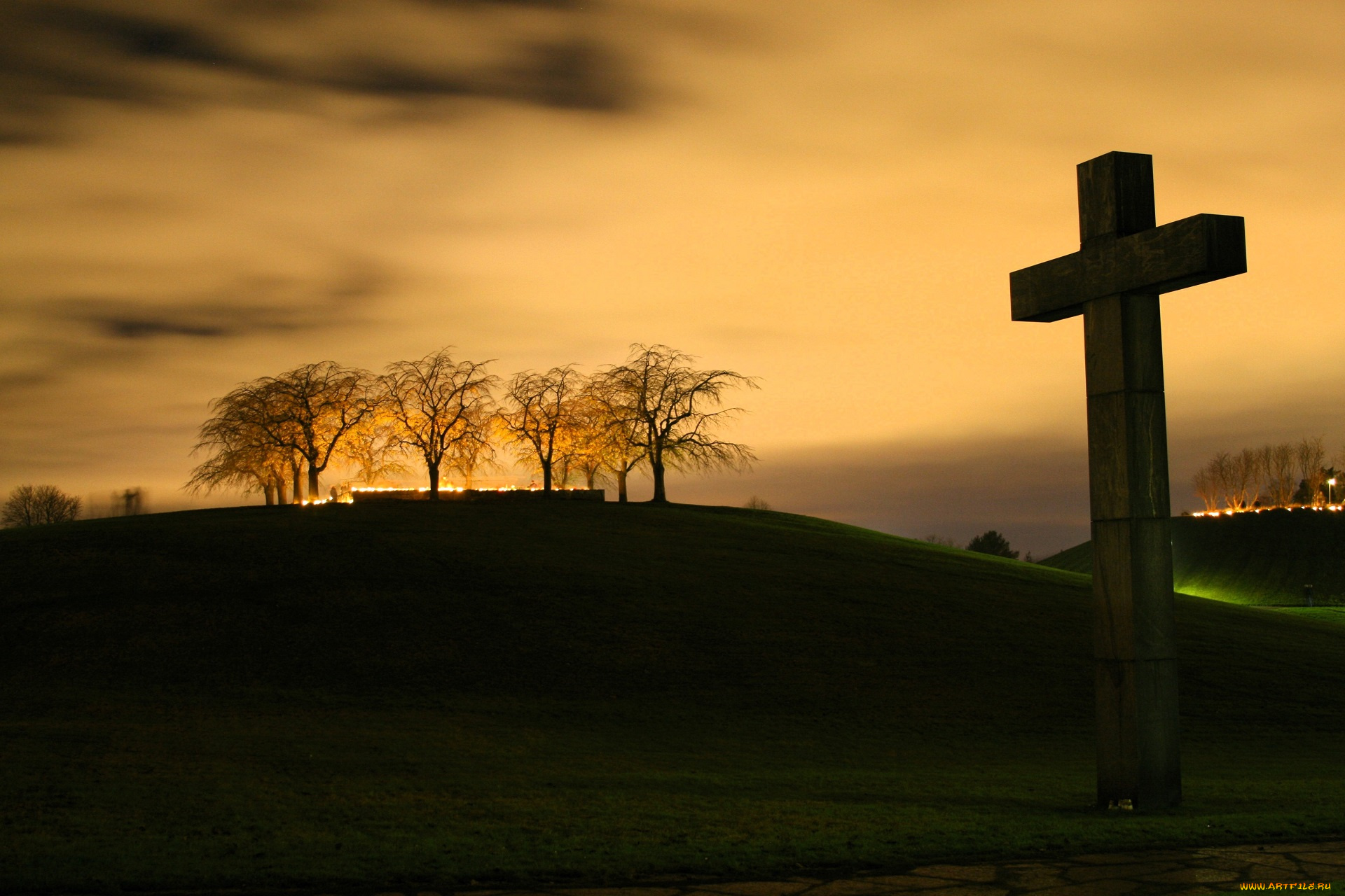 природа, парк, закат, деревья, осень, огни, лужайки, холмы, крест