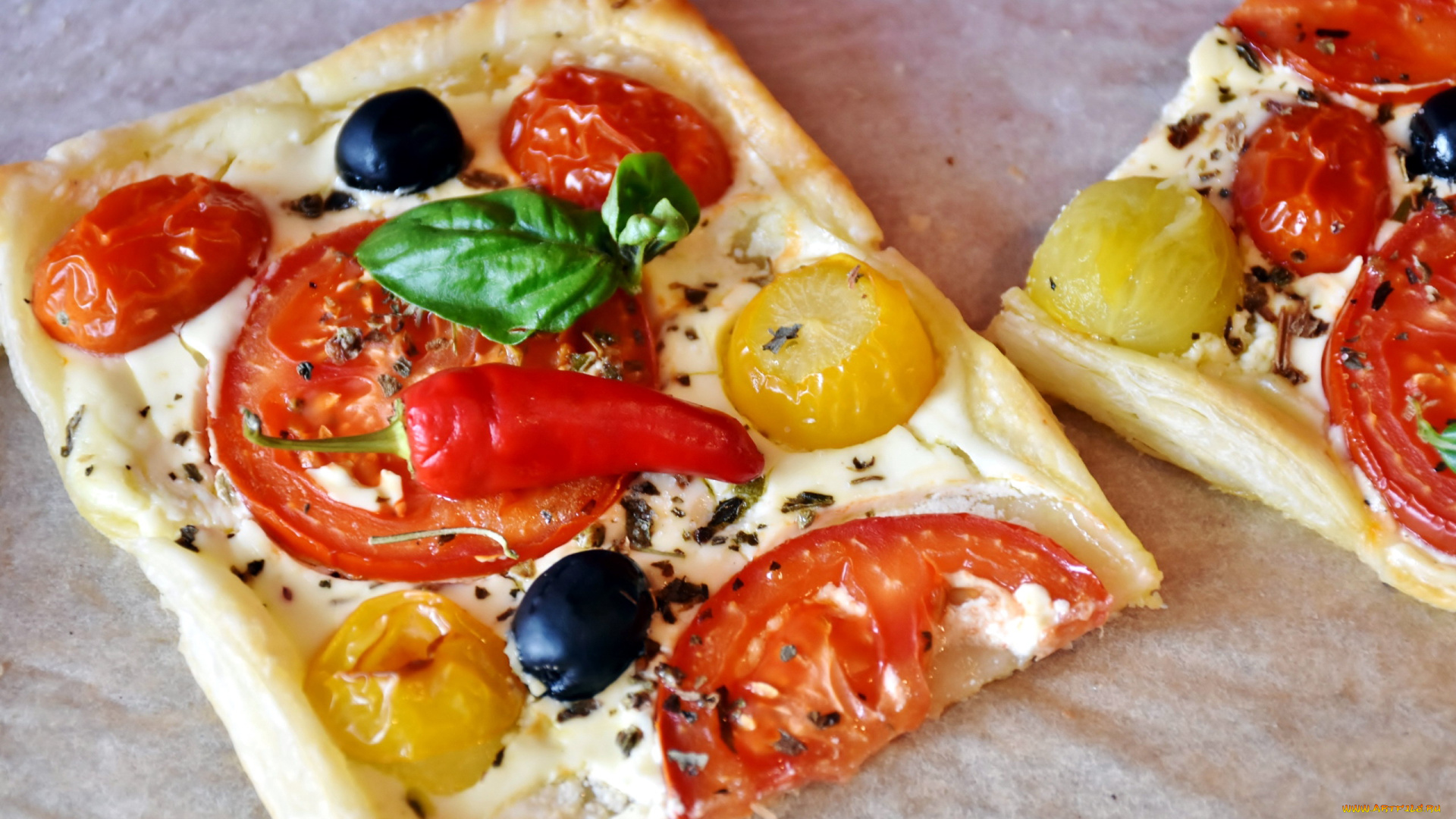 еда, пицца, томаты, маслины, базилик, перец