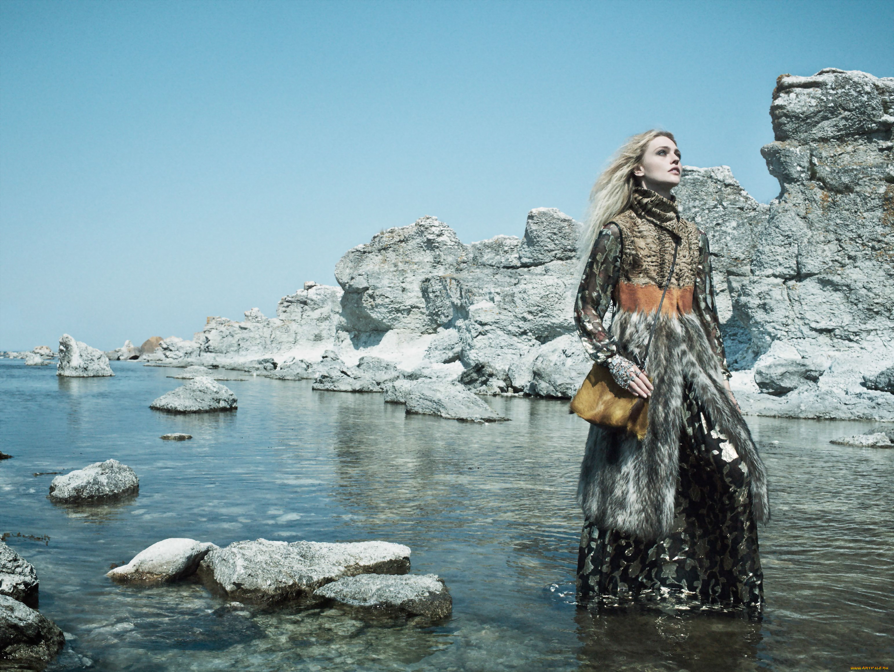 девушки, саша, пивоварова, блондинка, мех, юбка, сумка, скалы, озеро