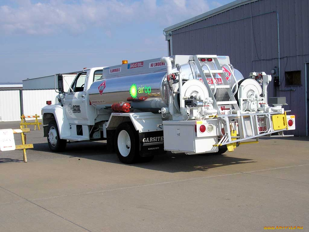 автомобили, грузовики