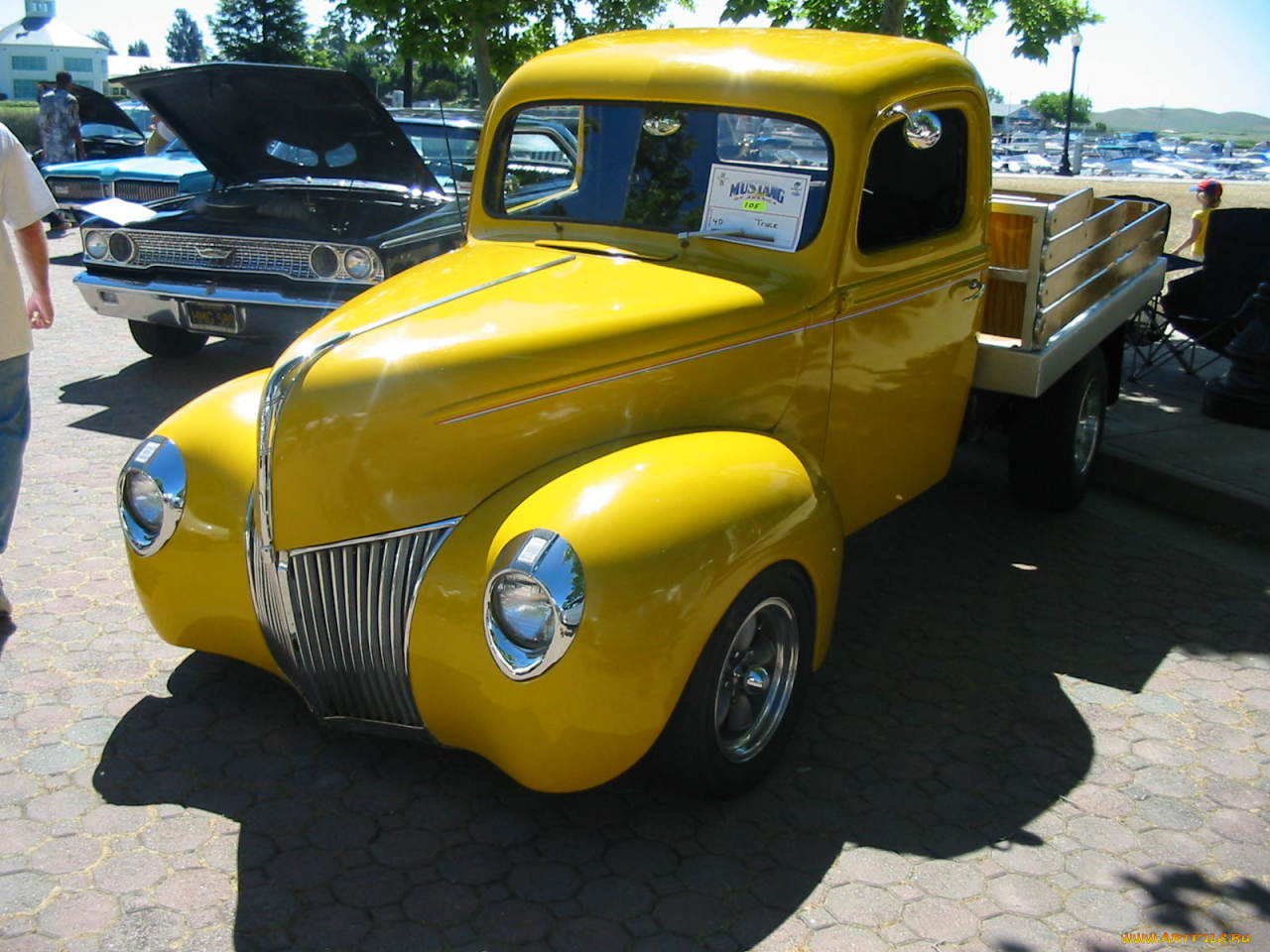 автомобили, грузовики