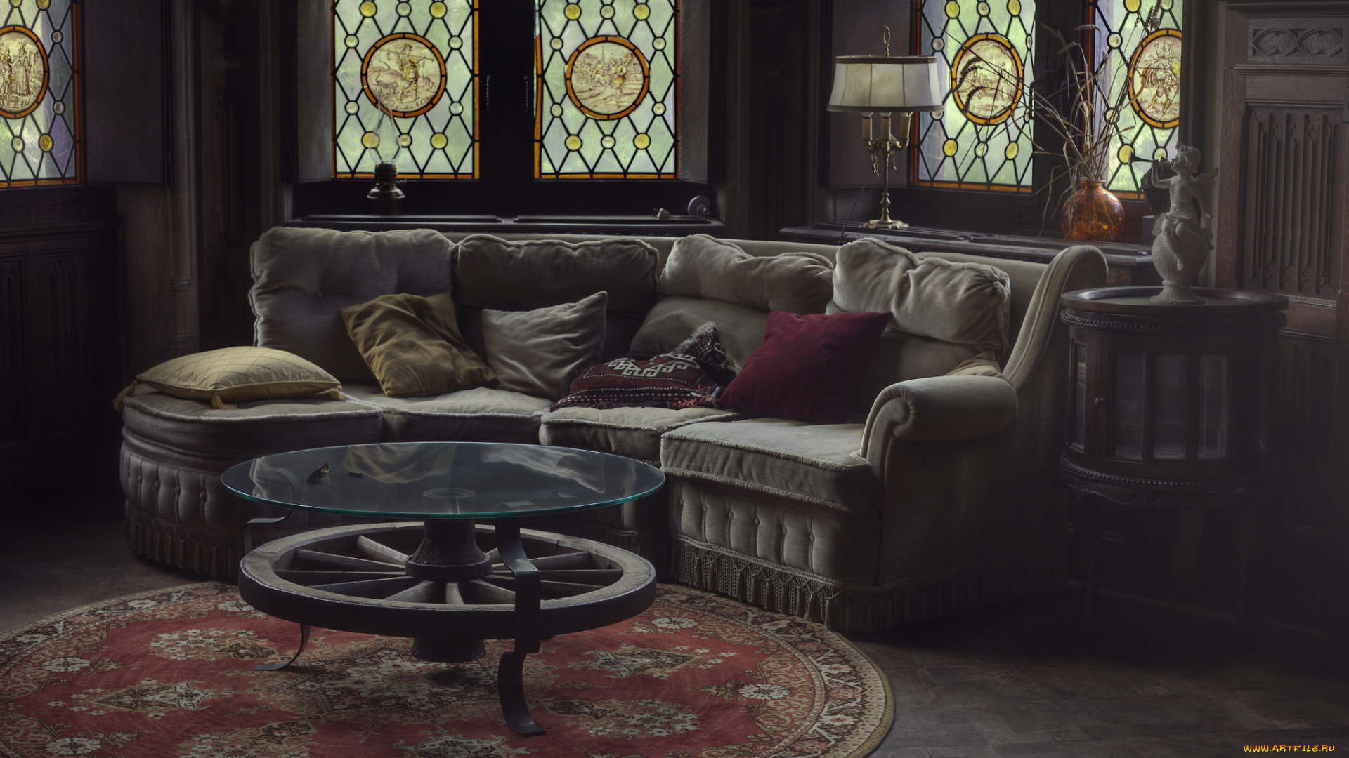 интерьер, гостиная, витражи, стол, лампа, подушки, диван, комната