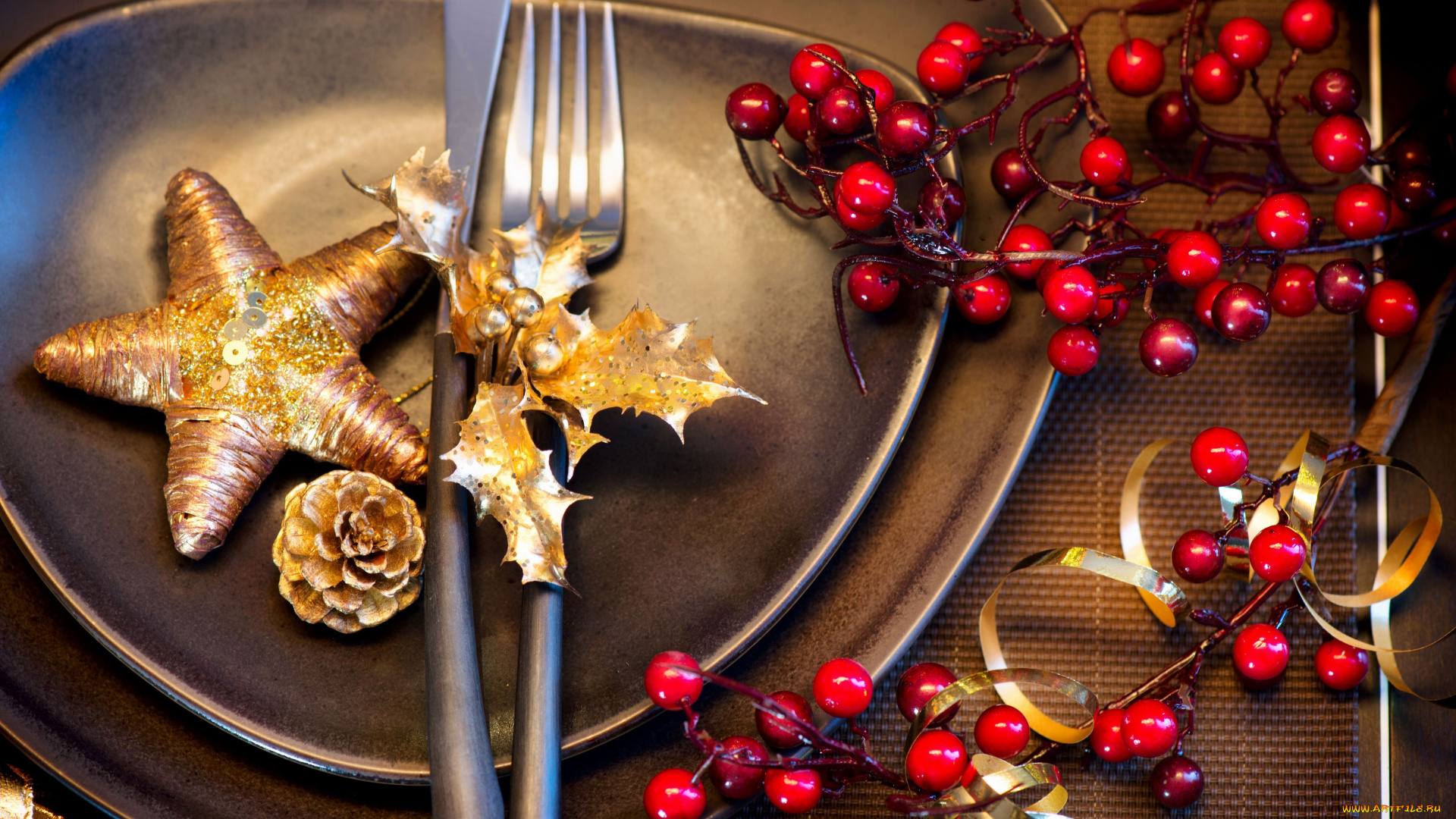 праздничные, украшения, сервировка, тарелки, вилка, нож, ягоды, шишка, звезда