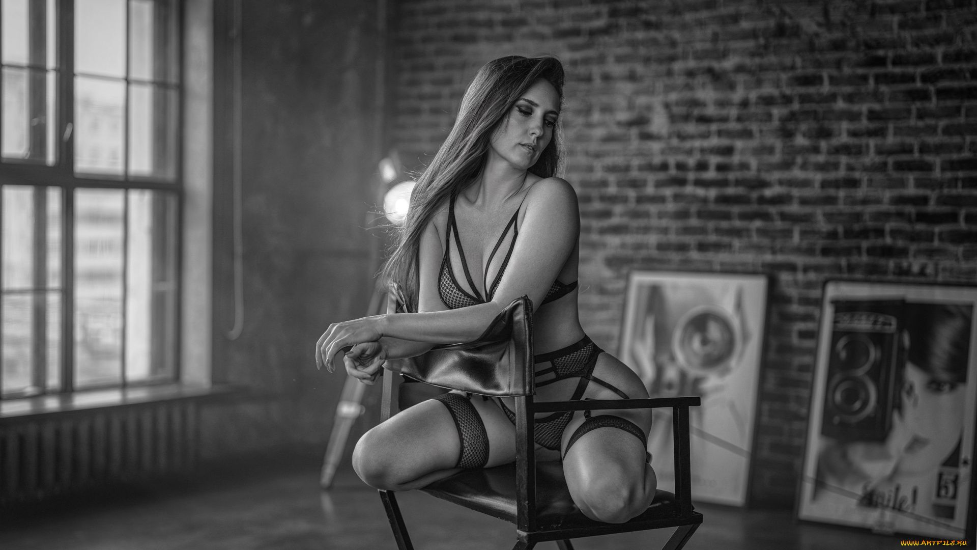 красивая, девушка, девушки, -, черно-белые, девушка, женщина, шатенка, темноволосая, сексуальная, модель, звезда, позирует, разная, обувь, верхняя, стильная, одежда, нижнее, эротическое, бельё, трусы, лифчик, колготки, чулки, аксессуары, макияж, и, множество, элементов, на, фотографии