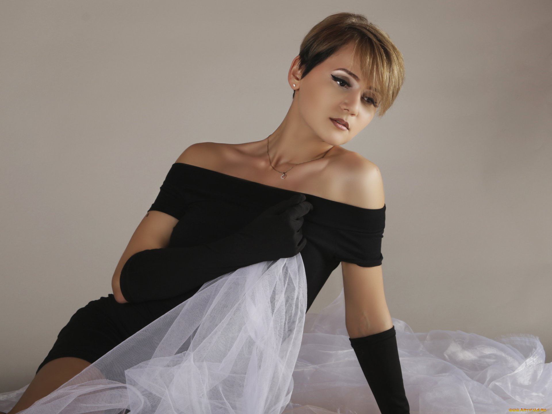 kloe, love, девушки, -, брюнетки, , шатенки, девушка, женщина, шатенка, темноволосая, сексуальная, модель, звезда, позирует, разная, обувь, верхняя, стильная, одежда, нижнее, эротическое, бельё, трусы, лифчик, колготки, чулки, аксессуары, макияж, и, множество, элементов, на, фотографии