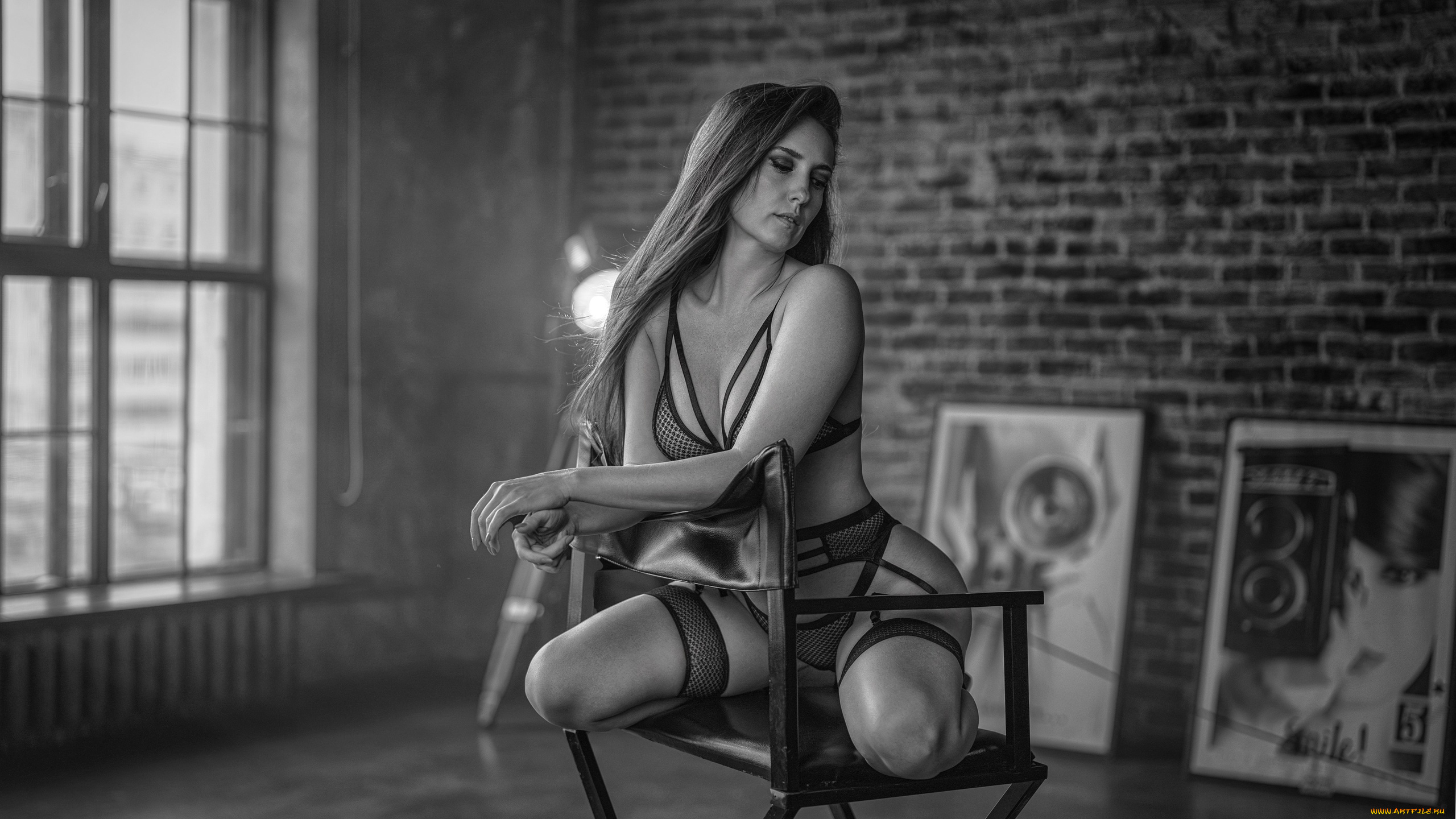 красивая, девушка, девушки, -, черно-белые, девушка, женщина, шатенка, темноволосая, сексуальная, модель, звезда, позирует, разная, обувь, верхняя, стильная, одежда, нижнее, эротическое, бельё, трусы, лифчик, колготки, чулки, аксессуары, макияж, и, множество, элементов, на, фотографии