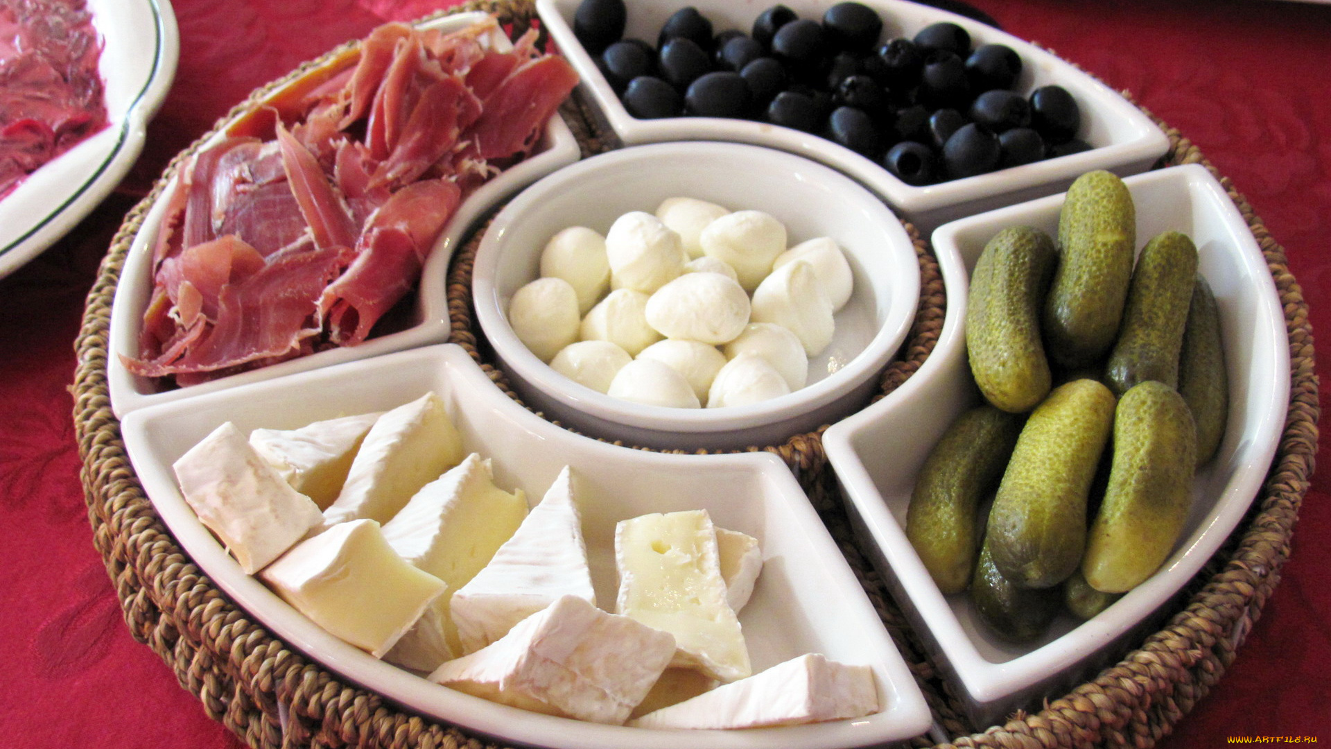 еда, разное, огурцы, сыр, маслины, ветчина