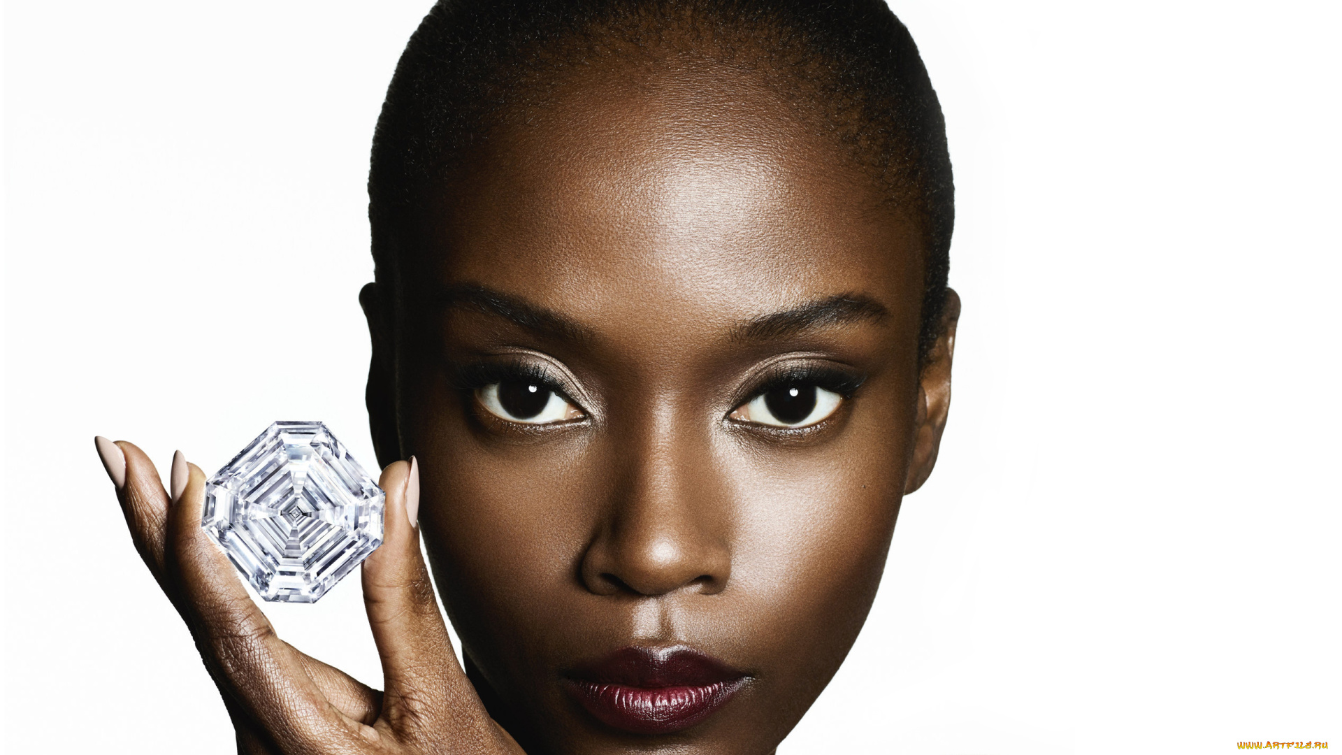 девушки, -unsort, , лица, , портреты, девушка, мулатка, камень, алмаз, темнокожая, чернокожая, брюнетка, поза, негритянка, причёска, макияж, взгляд, лицо, портрет