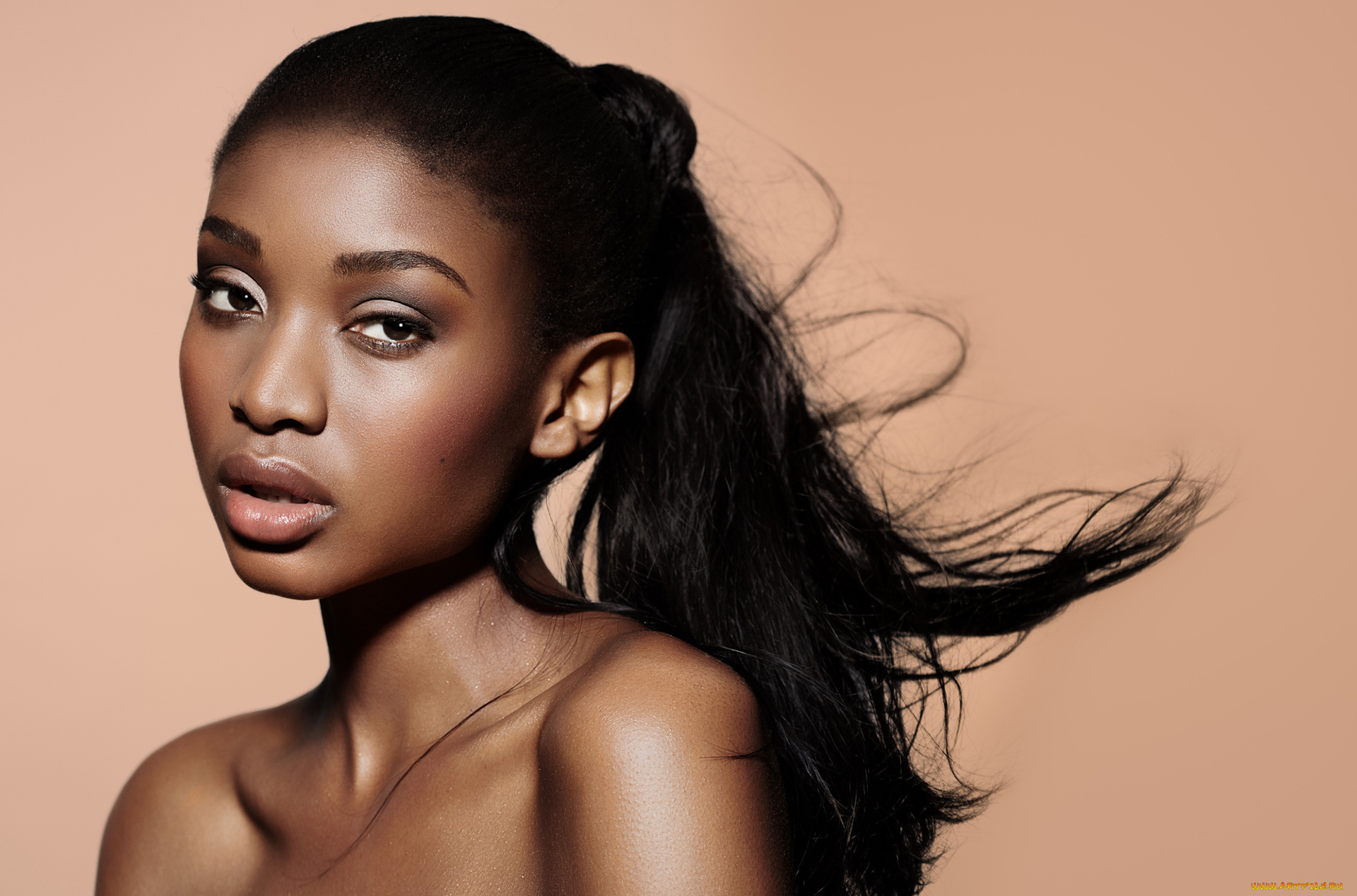 девушки, -unsort, , лица, , портреты, брюнетка, чернокожая, темнокожая, мулатка, девушка, портрет, лицо, взгляд, макияж, причёска, негритянка, поза