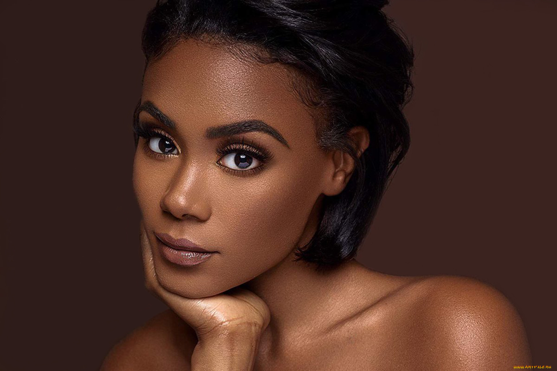 девушки, -unsort, , лица, , портреты, чернокожая, темнокожая, мулатка, девушка, брюнетка, поза, негритянка, причёска, макияж, взгляд, лицо, портрет