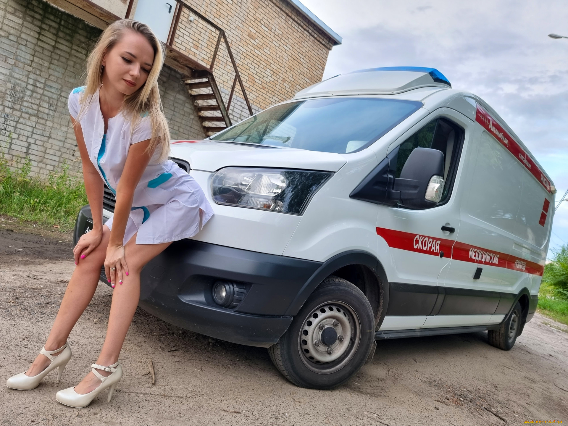 девушка, и, авто, автомобили, -авто, с, девушками, девушка, женщина, блондинка, светловолосая, сексуальная, модель, звезда, позирует, разная, обувь, верхняя, стильная, одежда, нижнее, эротическое, бельё, трусы, лифчик, колготки, чулки, аксессуары, макияж, и, множество, элементов, на, фотографии