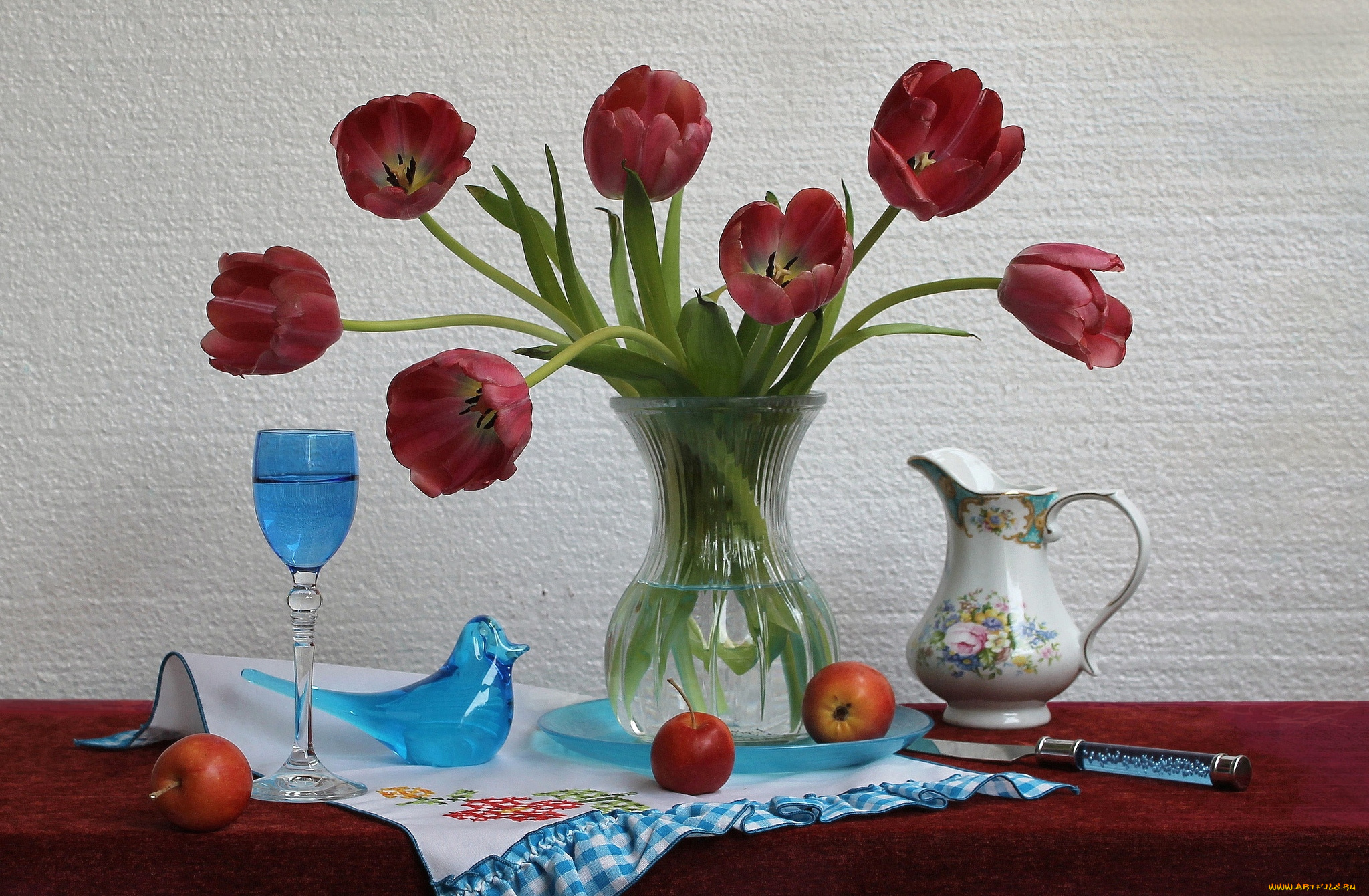 цветы, тюльпаны, яблоки, кувшин, фигурки