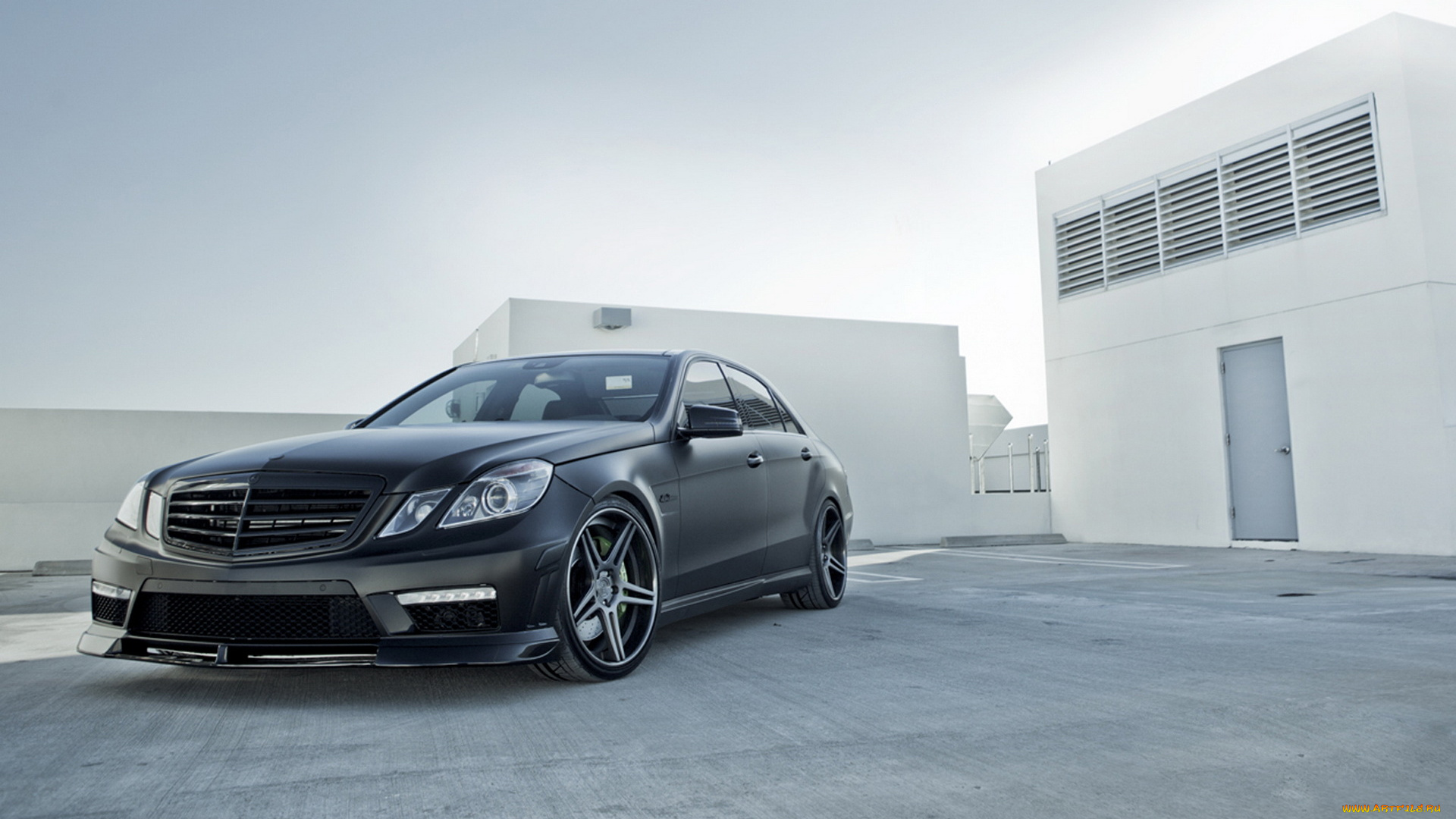 автомобили, mercedes-benz, площадка, здания, постройки, темный, серый, mercedes