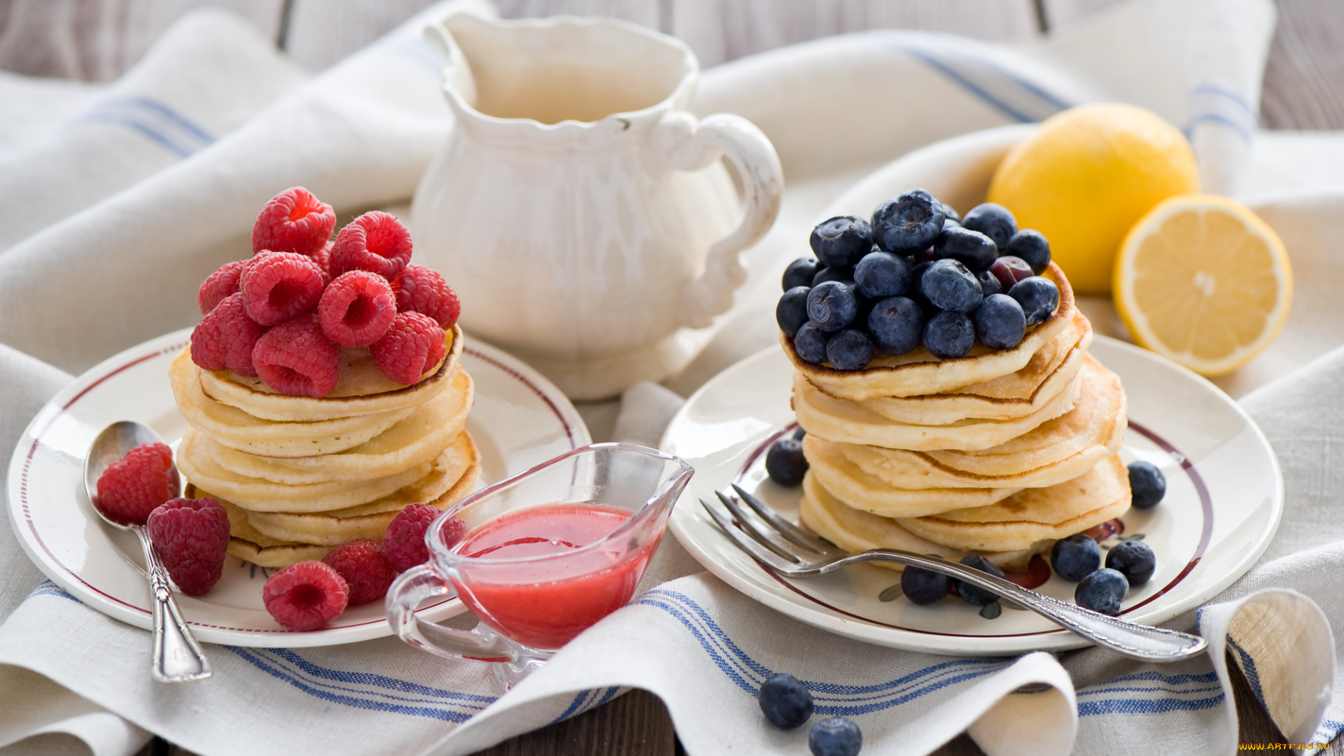 еда, блины, , оладьи, соус, лимоны, черника, малина, ягоды, блинчики, оладьи