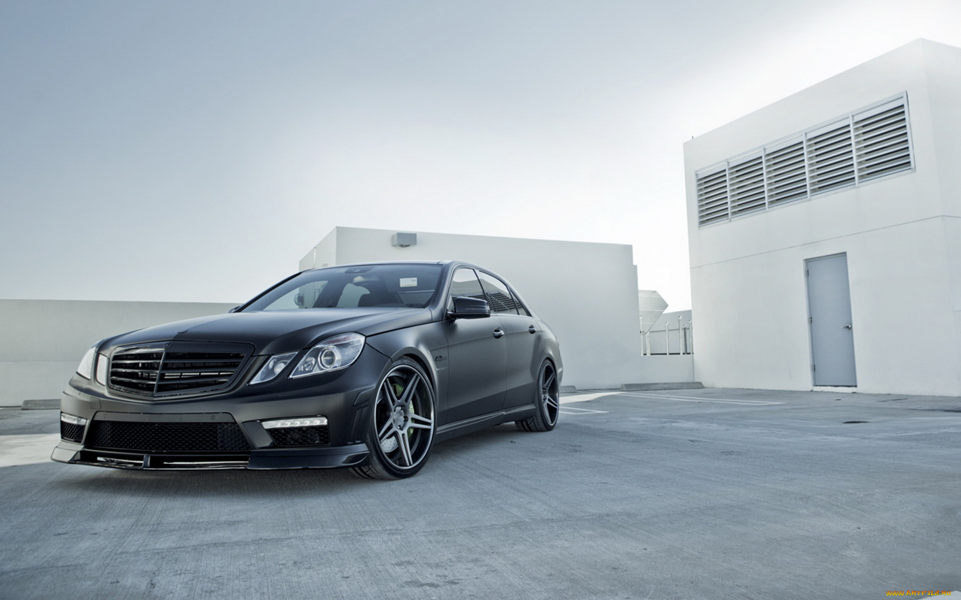 автомобили, mercedes-benz, площадка, здания, постройки, темный, серый, mercedes