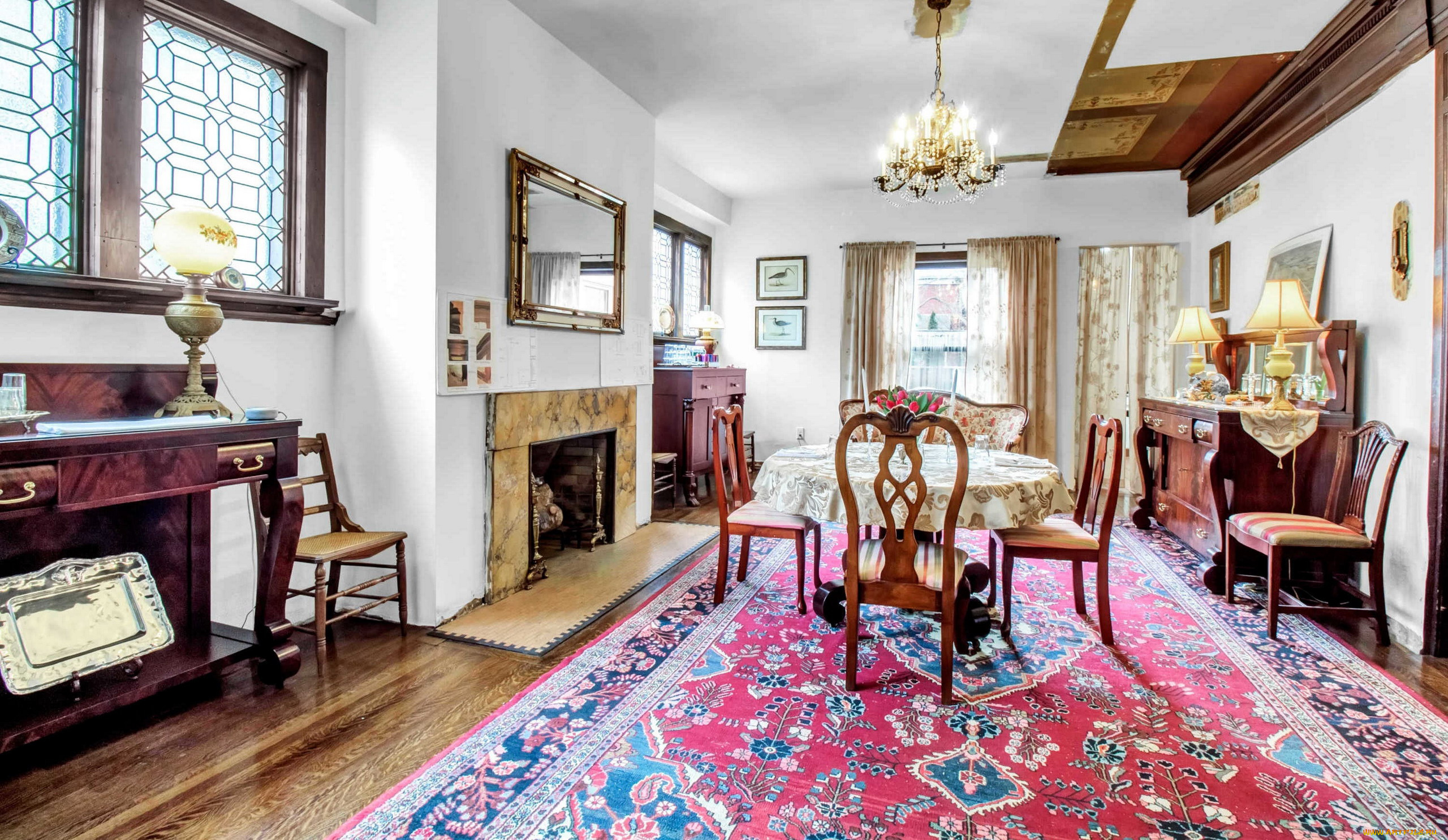 интерьер, столовая, камин, люстра, ковер, обеденный, стол