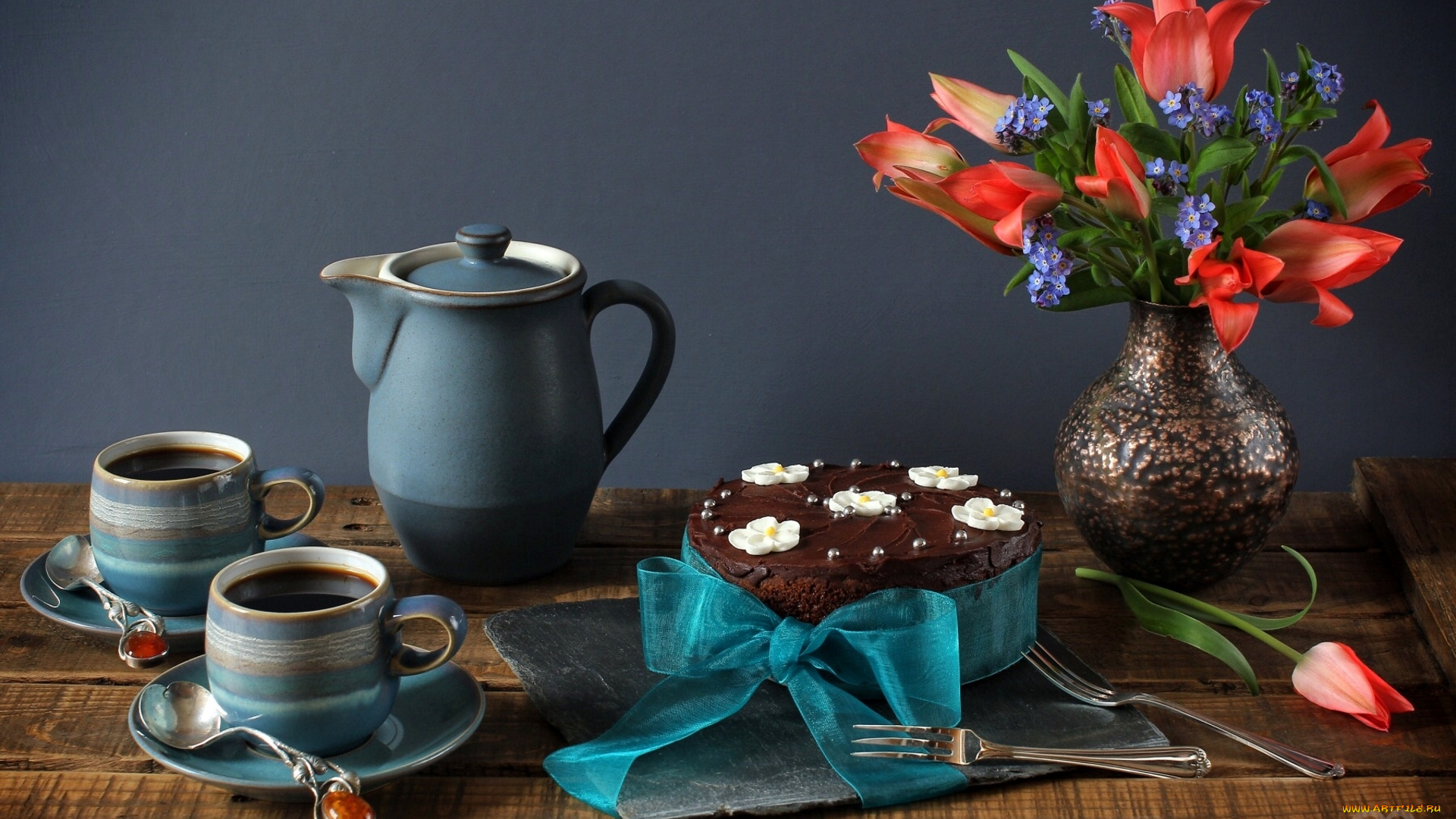 еда, натюрморт, букет, тюльпаны, торт, незабудки, бант, чай, чашки
