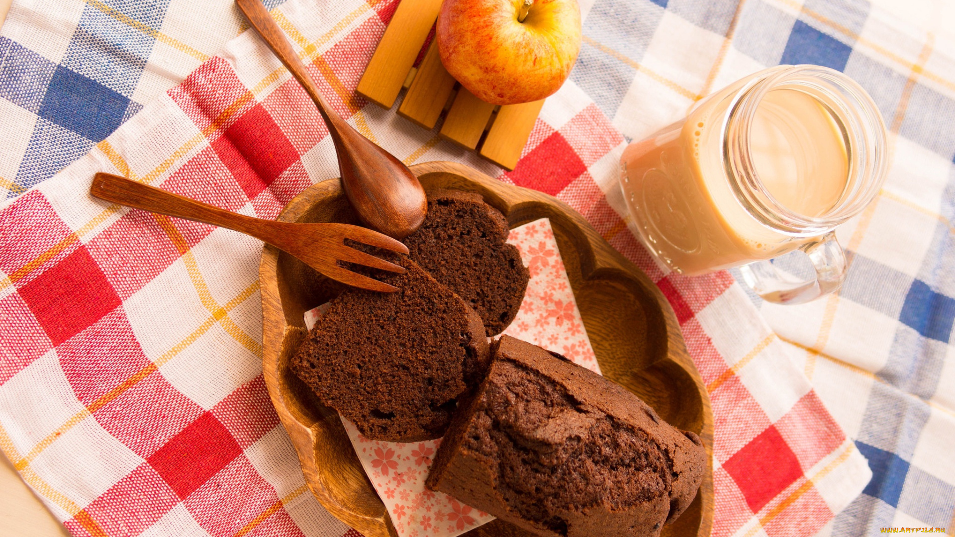 еда, пироги, стакан, кекс, вилка, ложка, тарелка, салфетки