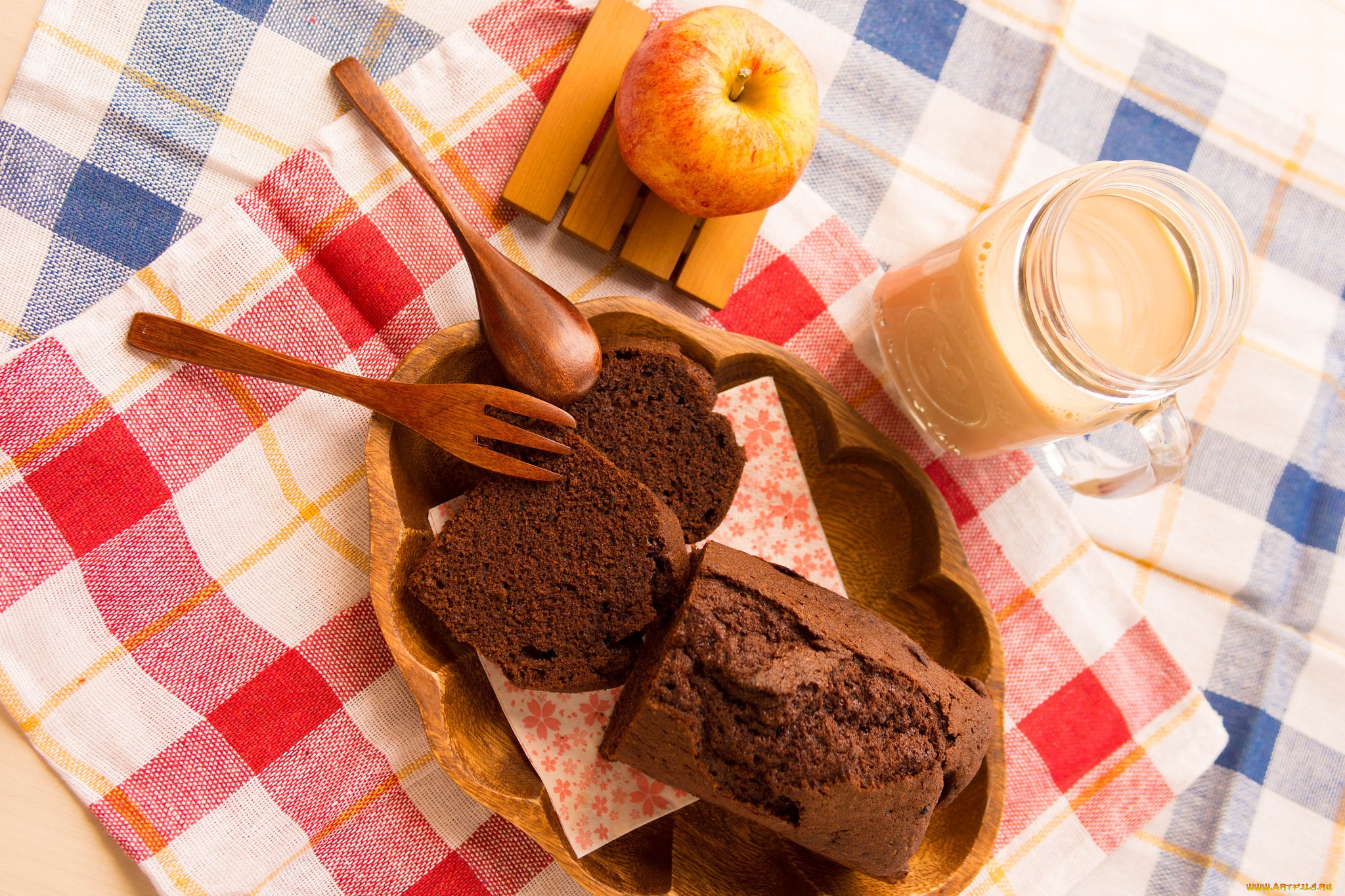 еда, пироги, стакан, кекс, вилка, ложка, тарелка, салфетки