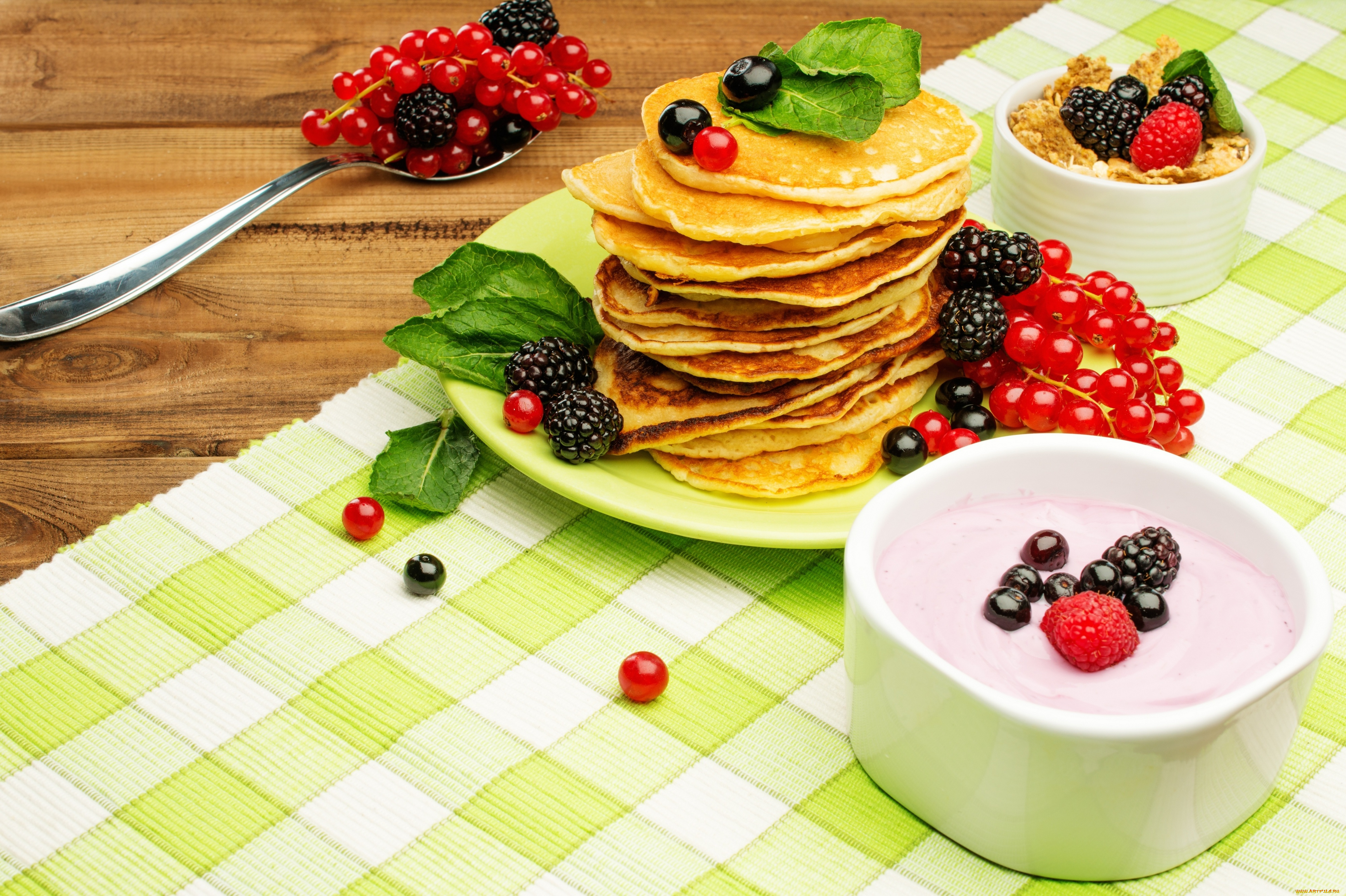 еда, блины, , оладьи, мюсли, завтрак, pancake, berries, fresh, ягоды, смородина, йогурт, breakfast, ежевика, мёд