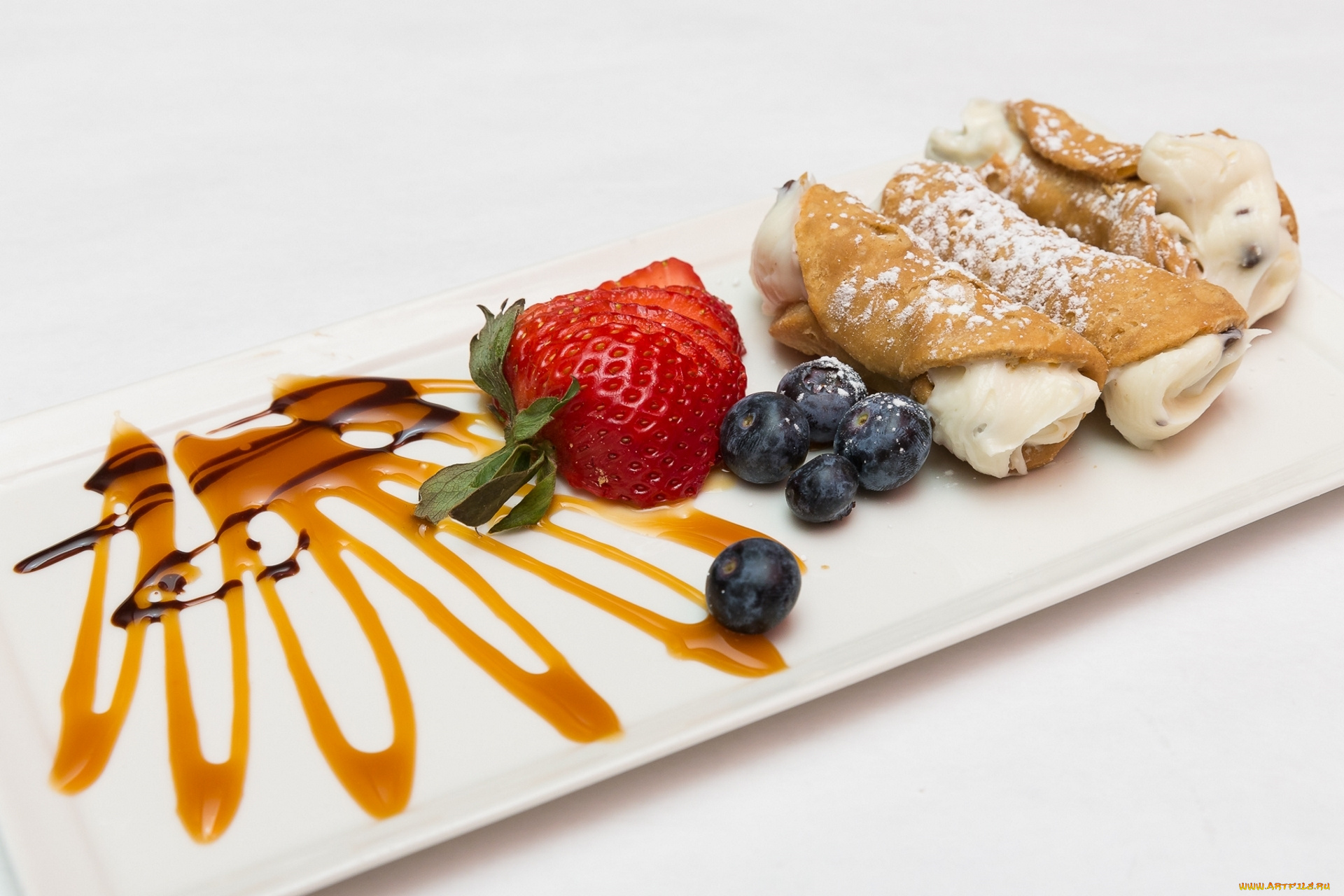 еда, пирожные, , кексы, , печенье, десерт, клубника, трубочки, крем, карамель, голубика