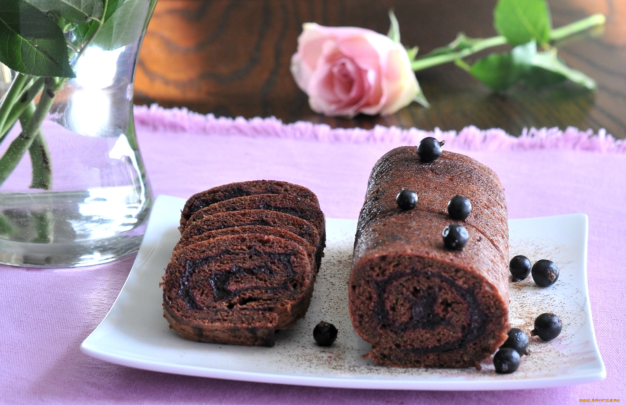 еда, пироги, рулет, выпечка, смородина, шоколад