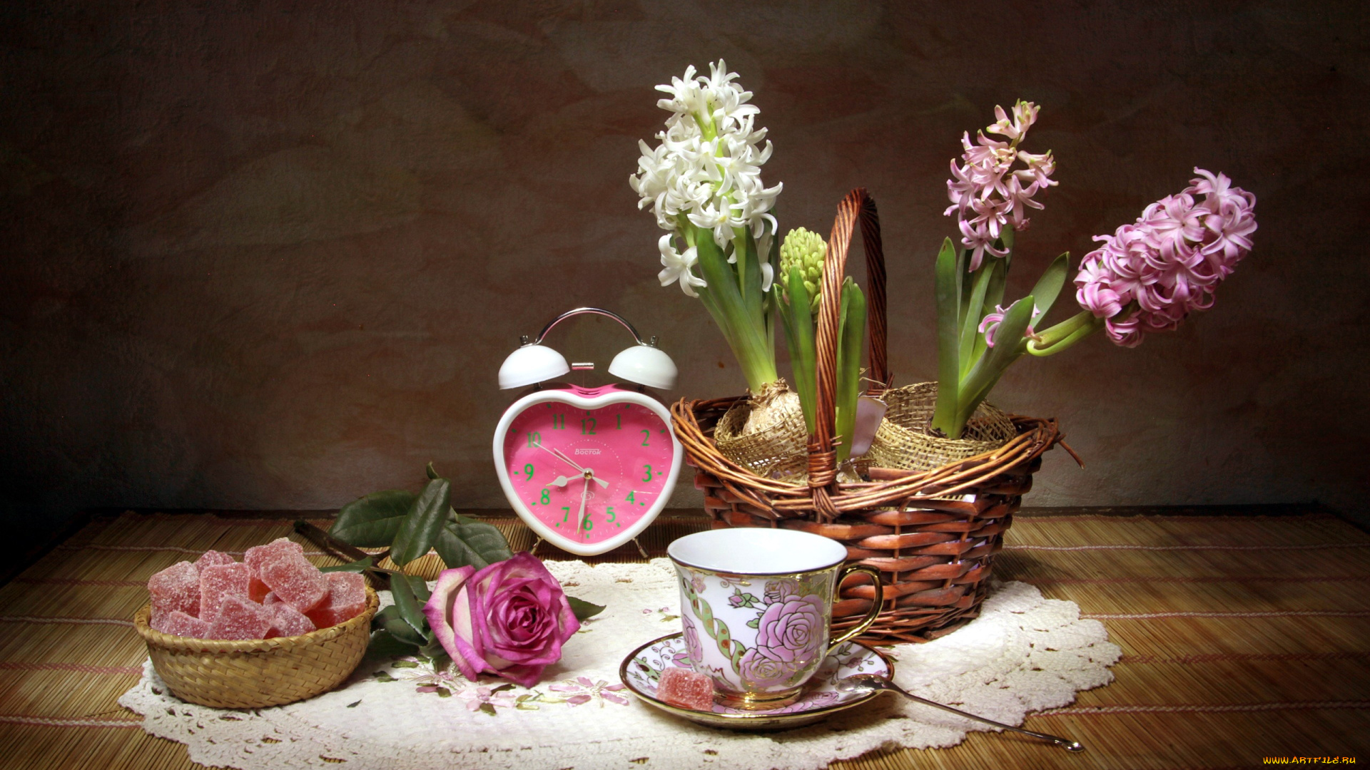 еда, натюрморт, будильник, мармелад, роза, гиацинты