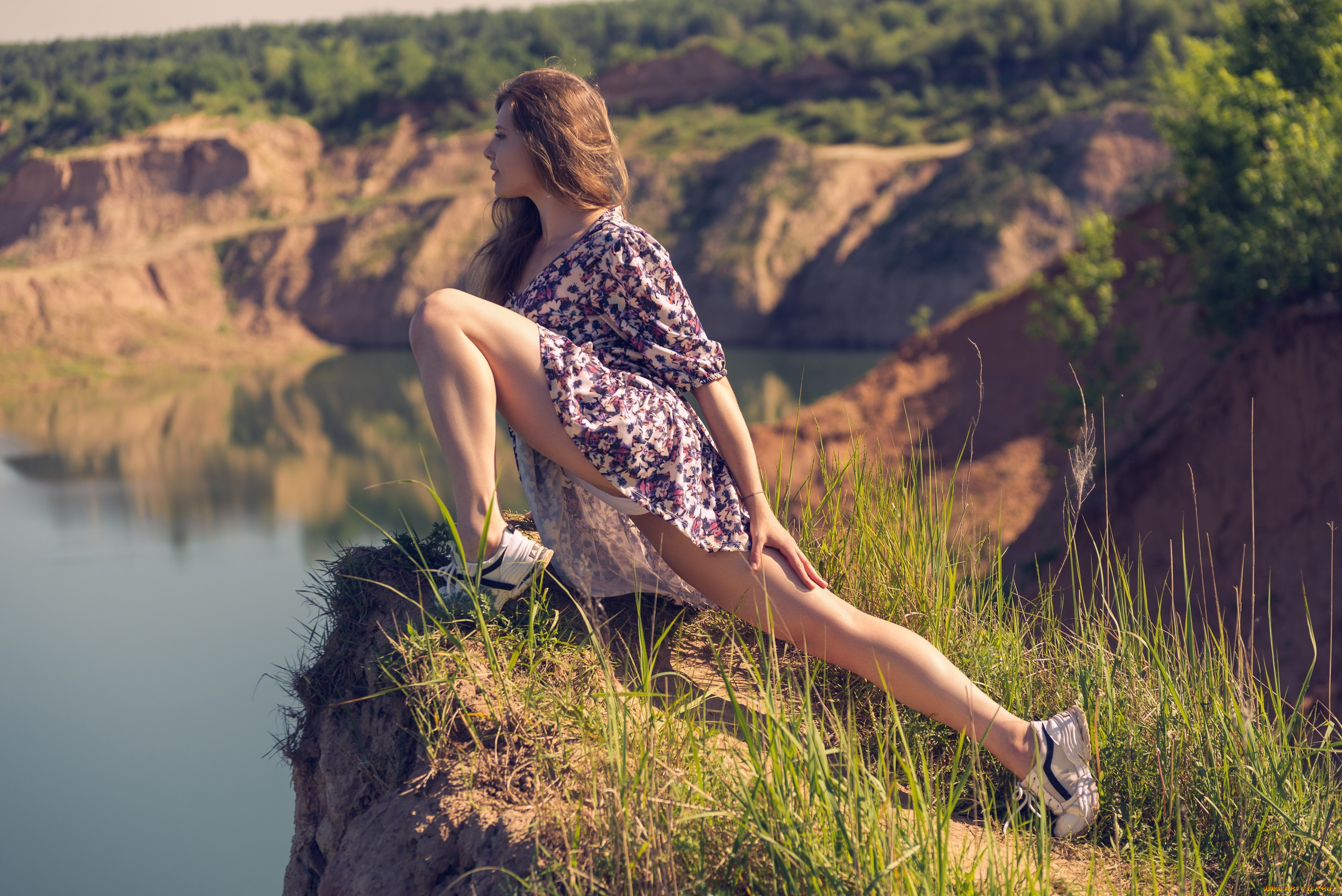 девушки, -, брюнетки, , шатенки, девушка, позирует, upskirt, платье, короткое, задралось, приподняла, трусики, расставила, ноги, сидит, вид, сбоку