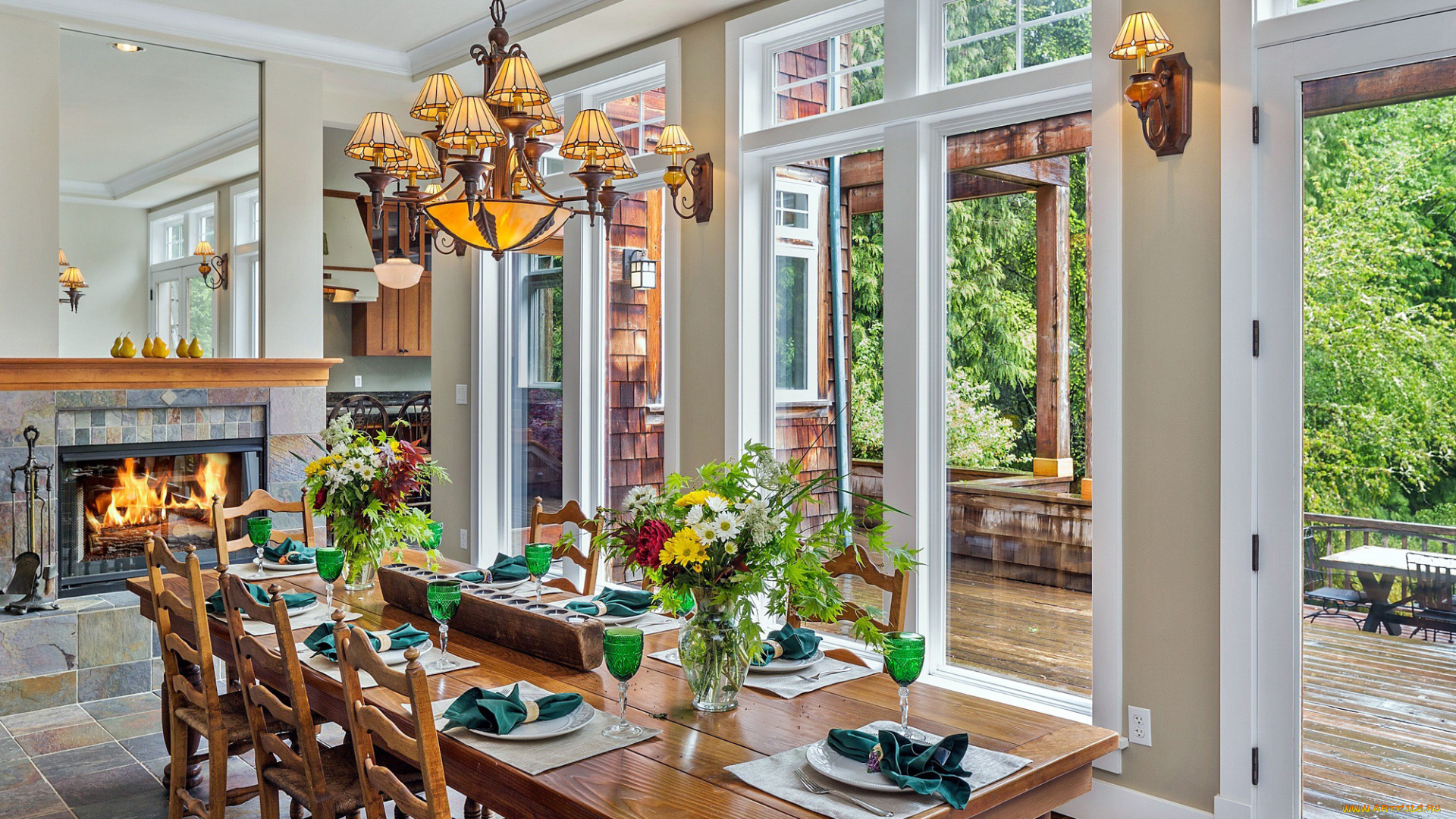 интерьер, столовая, букеты, камин, сервировка, люстра