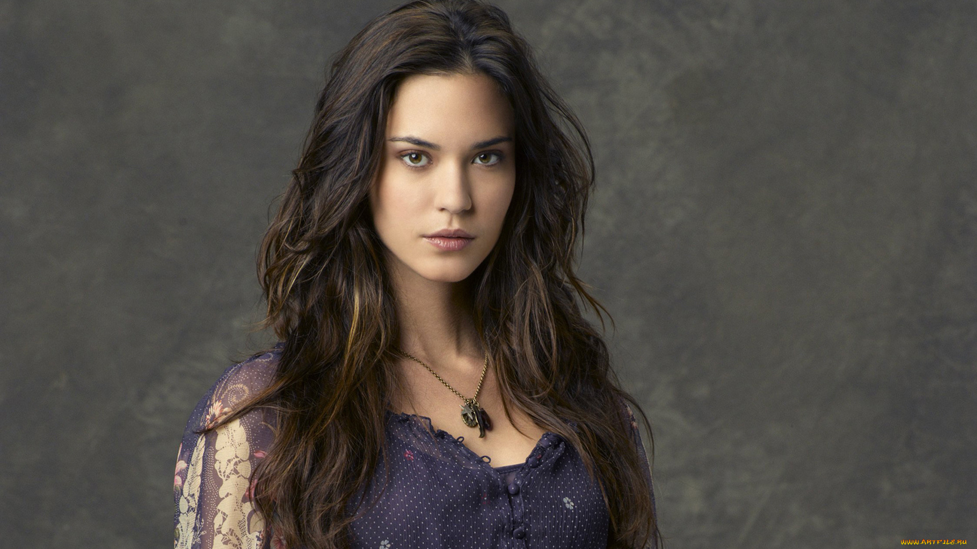 odette, yustman, девушки, кулон, блузка, шатенка, odette, yustman