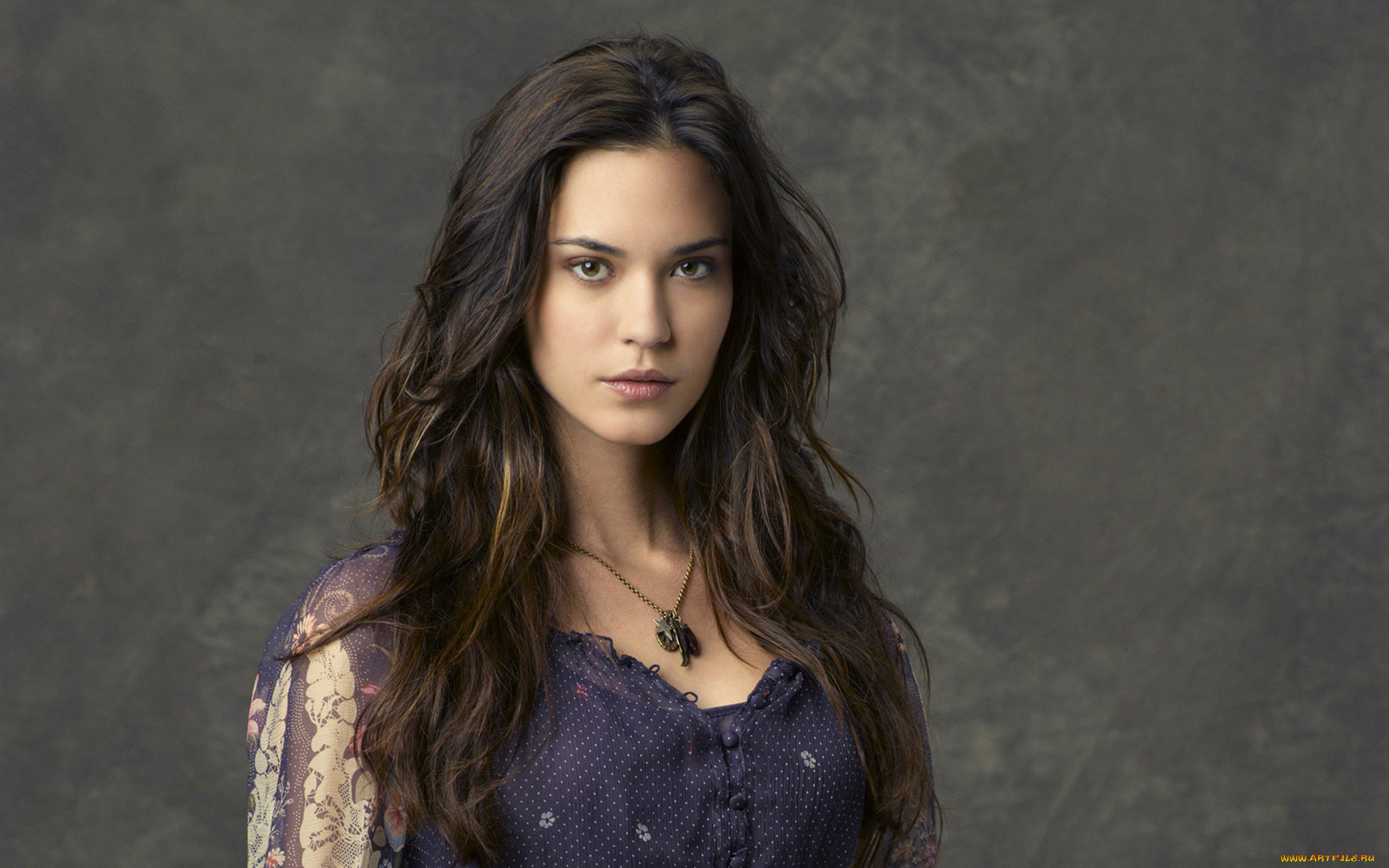 odette, yustman, девушки, кулон, блузка, шатенка, odette, yustman