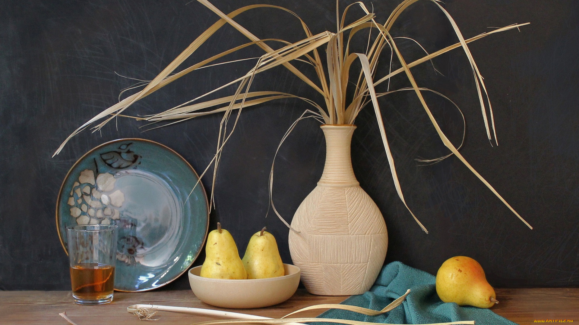 еда, натюрморт, груши, стакан, тарелка, ваза, фрукты