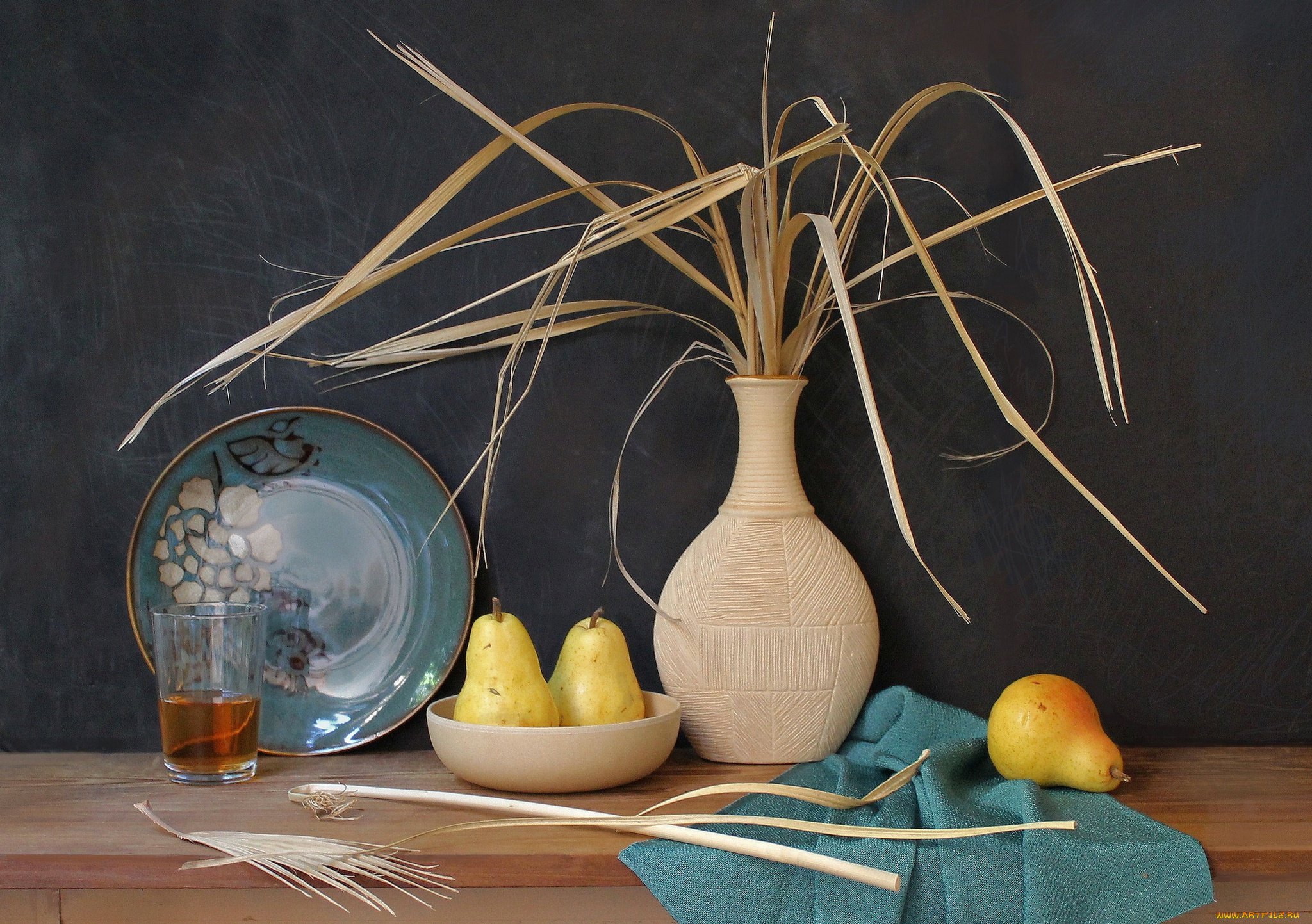 еда, натюрморт, груши, стакан, тарелка, ваза, фрукты