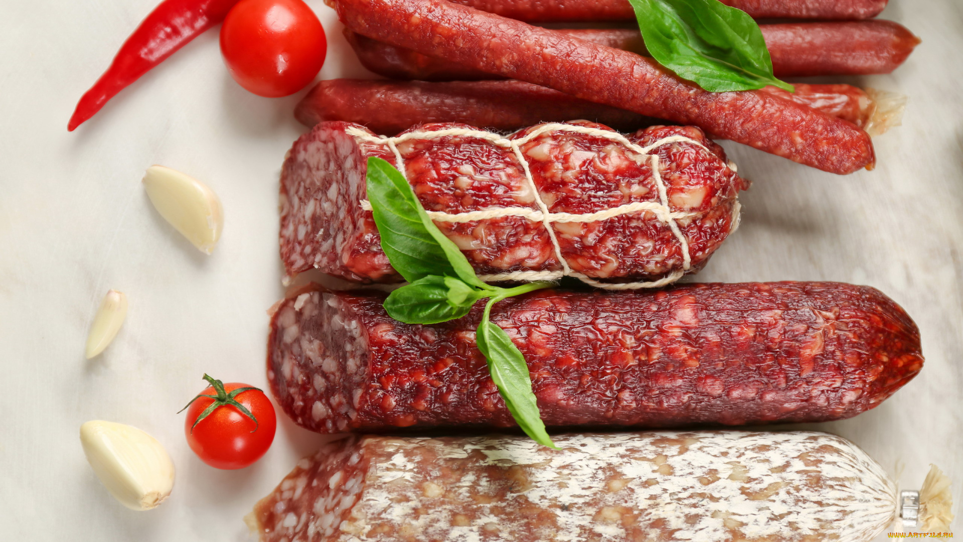 еда, колбасные, изделия, копченая, колбаса, ассорти, базилик, чеснок, перчик, помидор