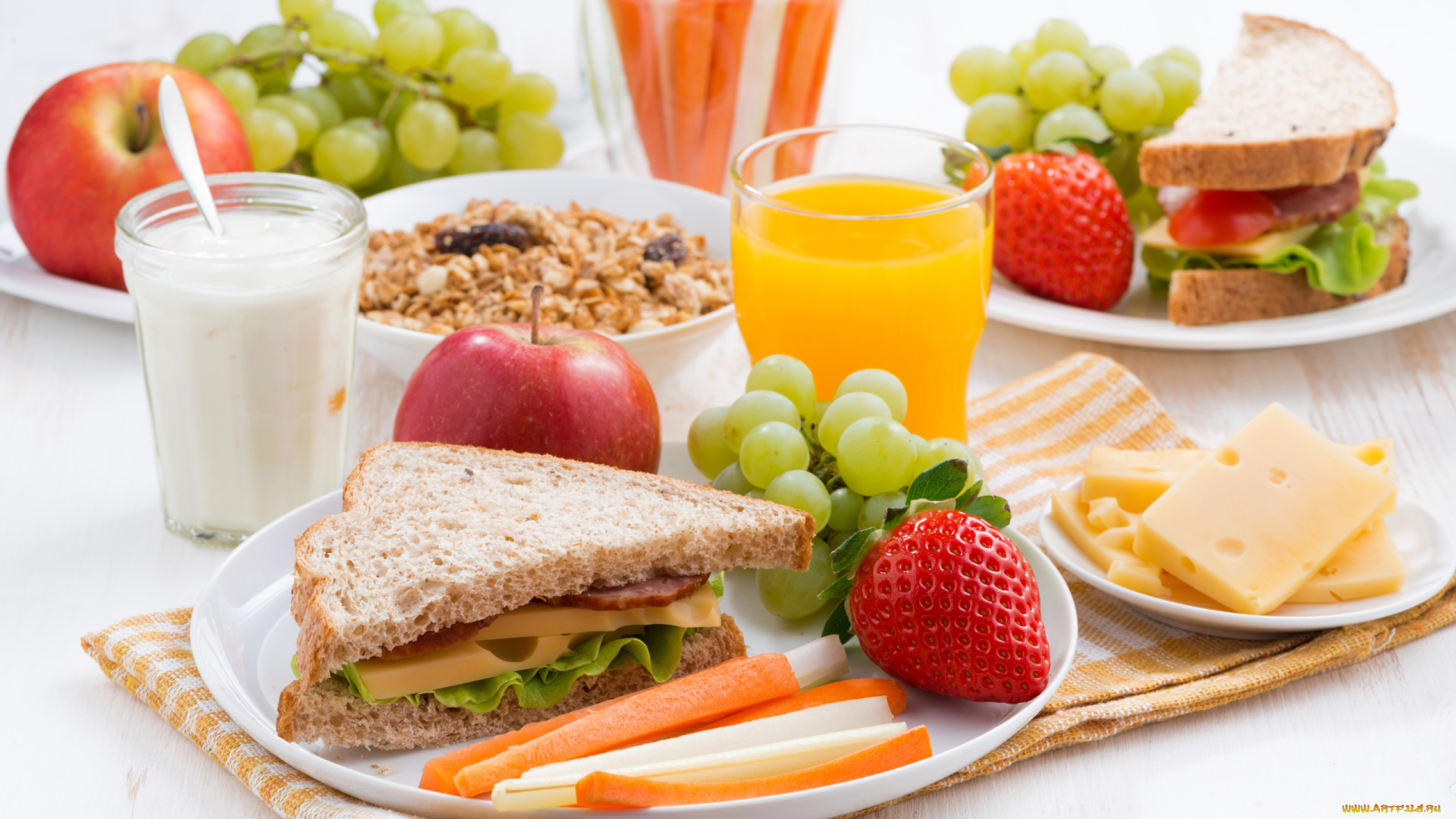 еда, разное, завтрак, сэндвич, хлопья, сок, виноград, клубника