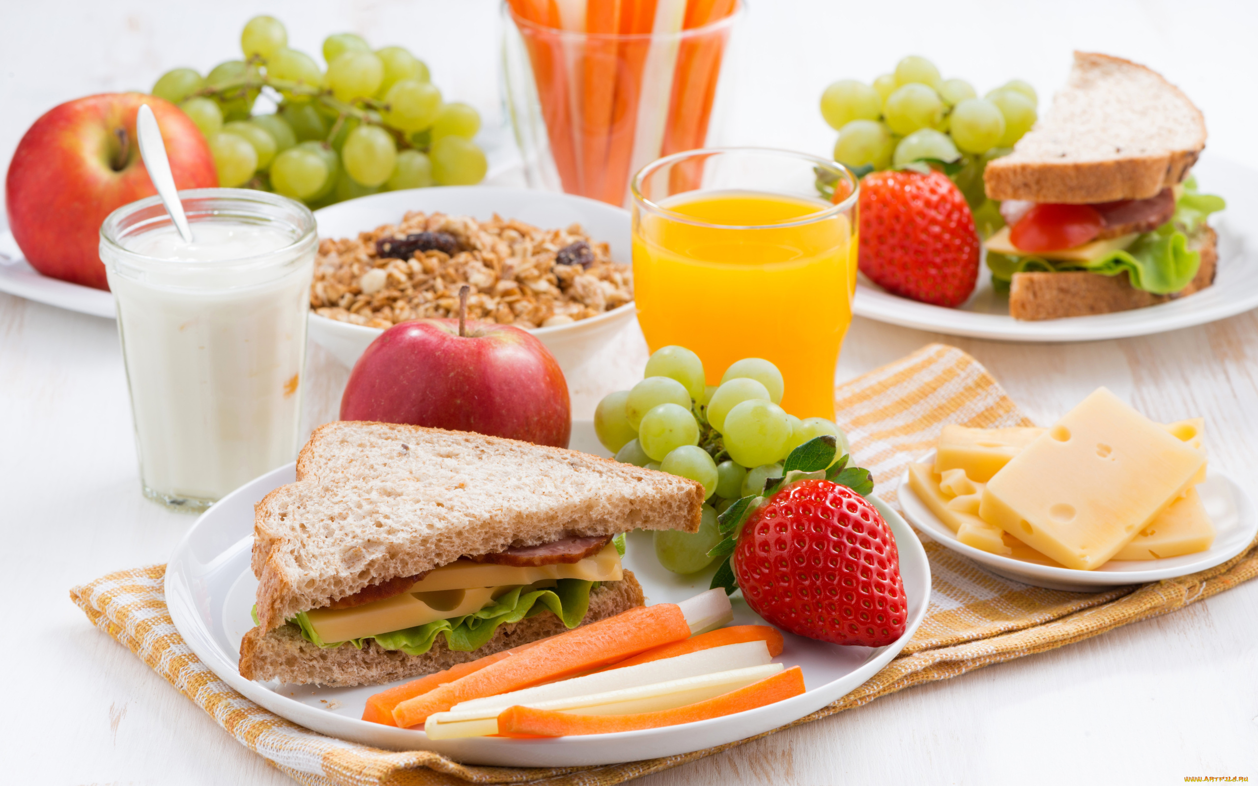 еда, разное, завтрак, сэндвич, хлопья, сок, виноград, клубника