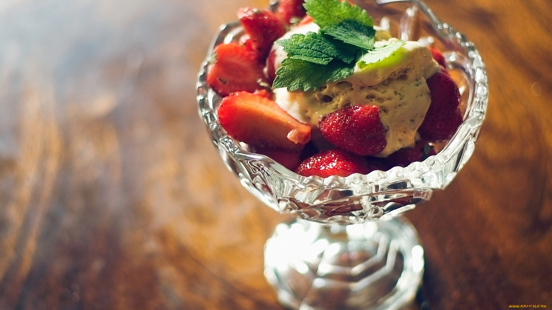 еда, мороженое, десерты, клубника, крем, ягоды, мята, креманка, десерт