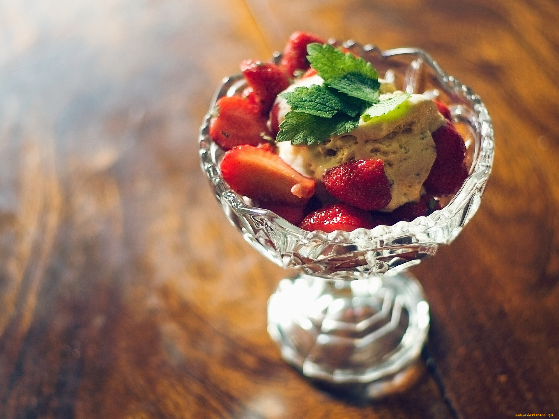 еда, мороженое, десерты, клубника, крем, ягоды, мята, креманка, десерт