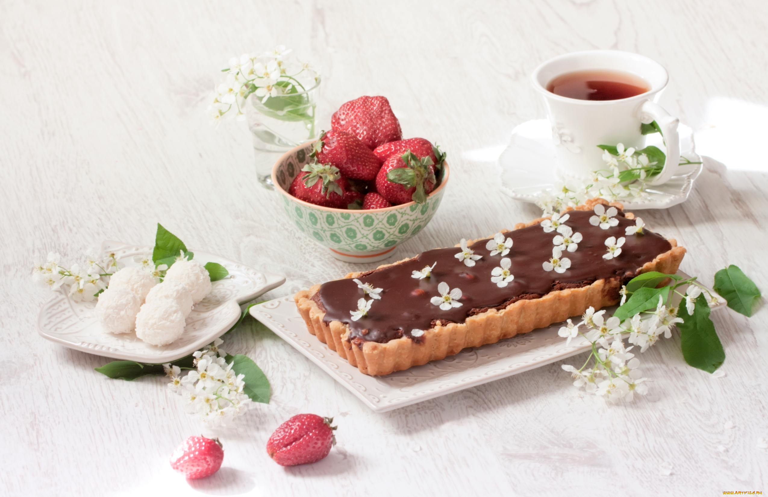 еда, пирожные, , кексы, , печенье, чай, клубника, шоколад, конфеты