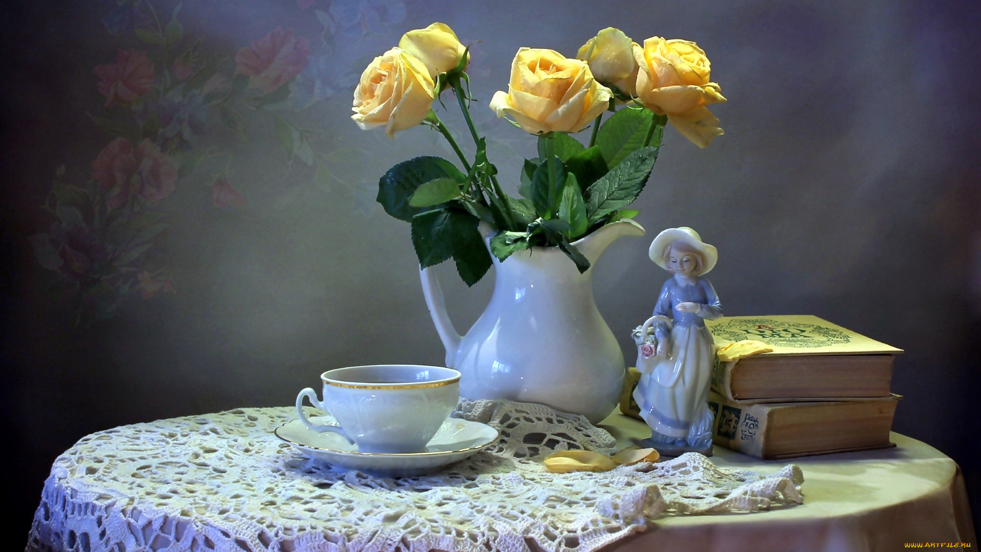 цветы, розы, ваза, статуэтка, книги