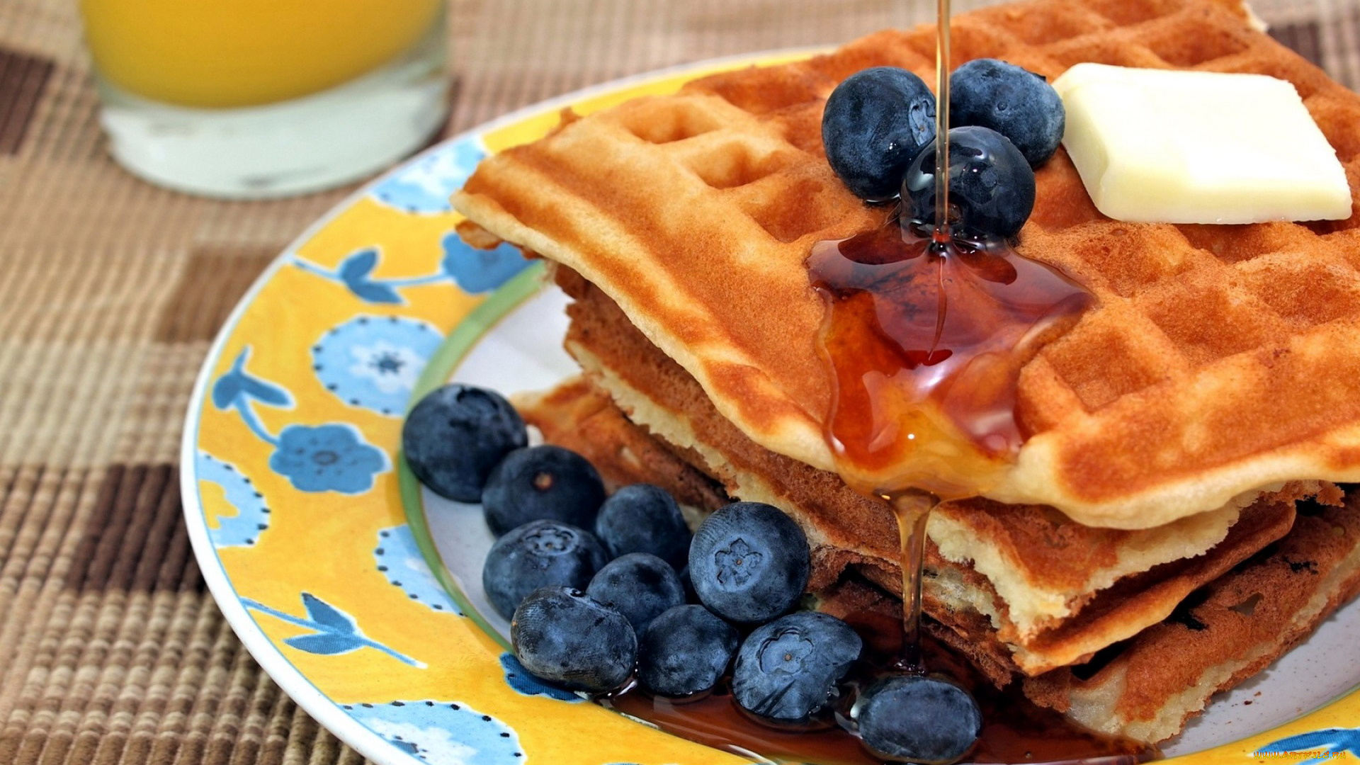 еда, блины, , оладьи, черника, масло, мед, вафли