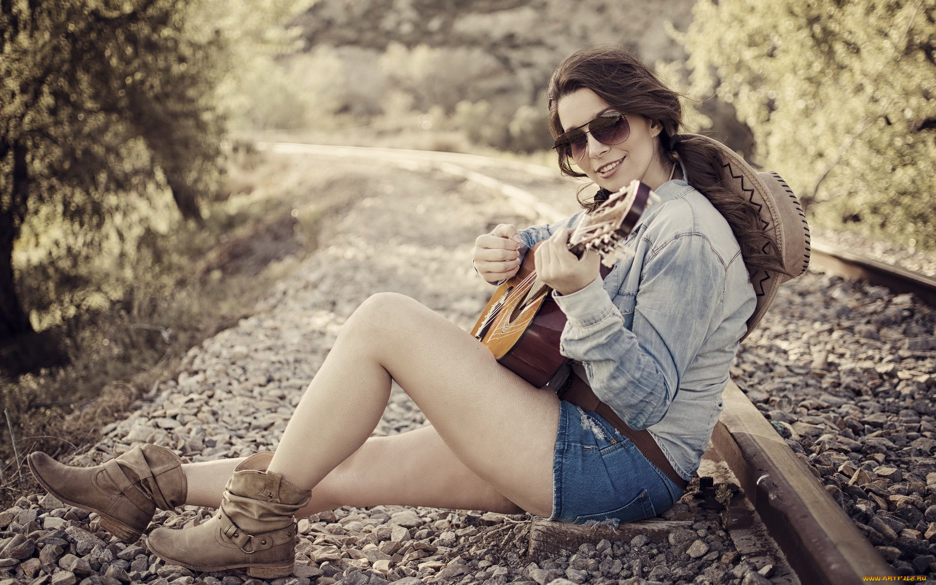 музыка, -другое, очки, гитара, девушка, шляпа, рельсы