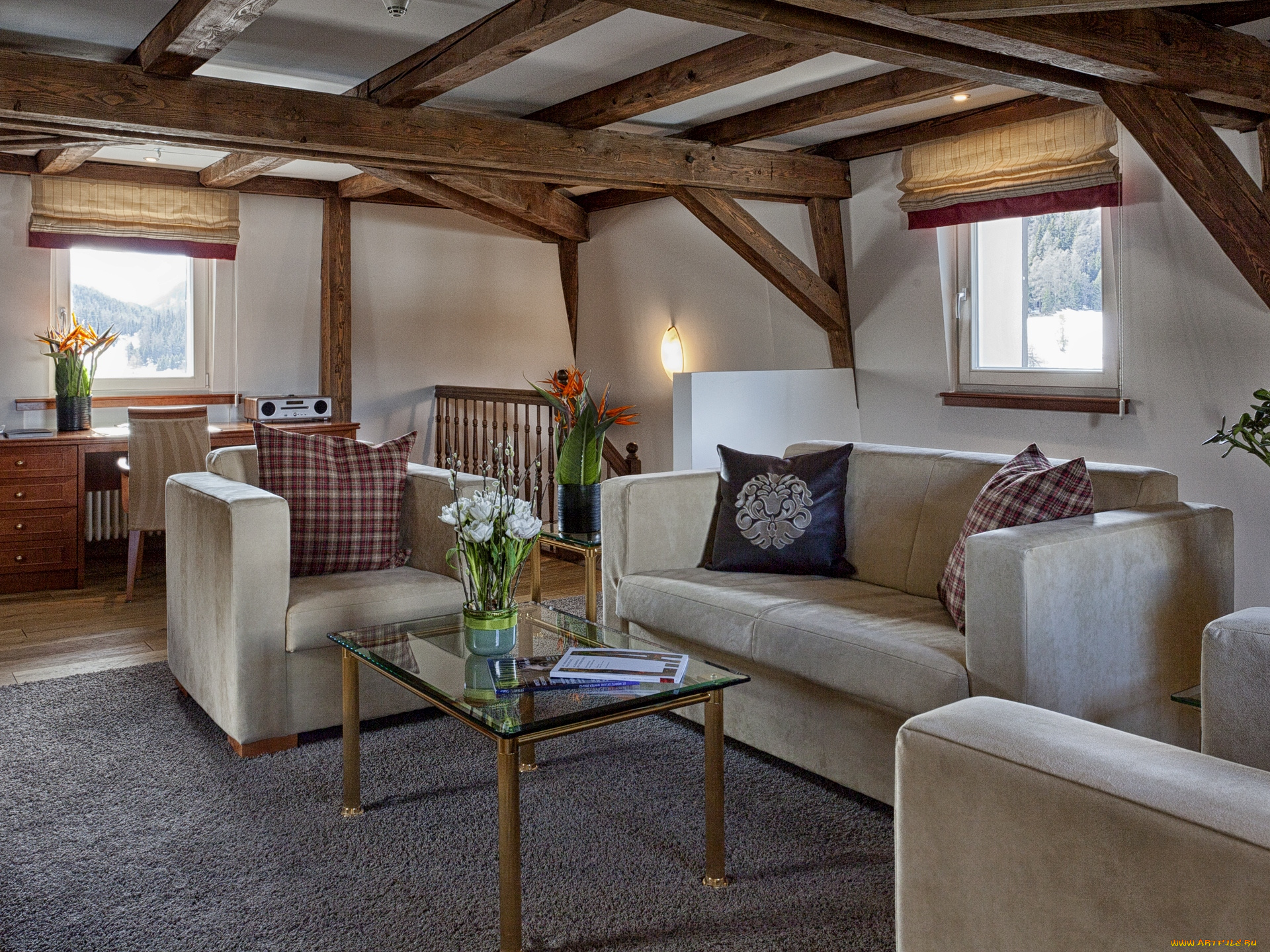 интерьер, гостиная, кресла, балки, диван
