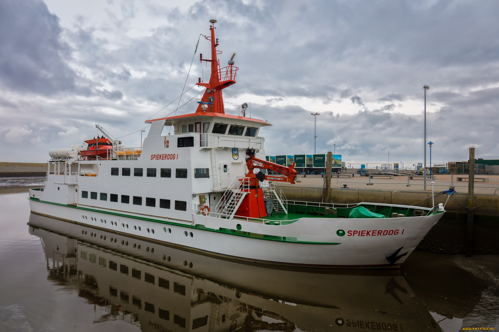 корабли, катера, причал