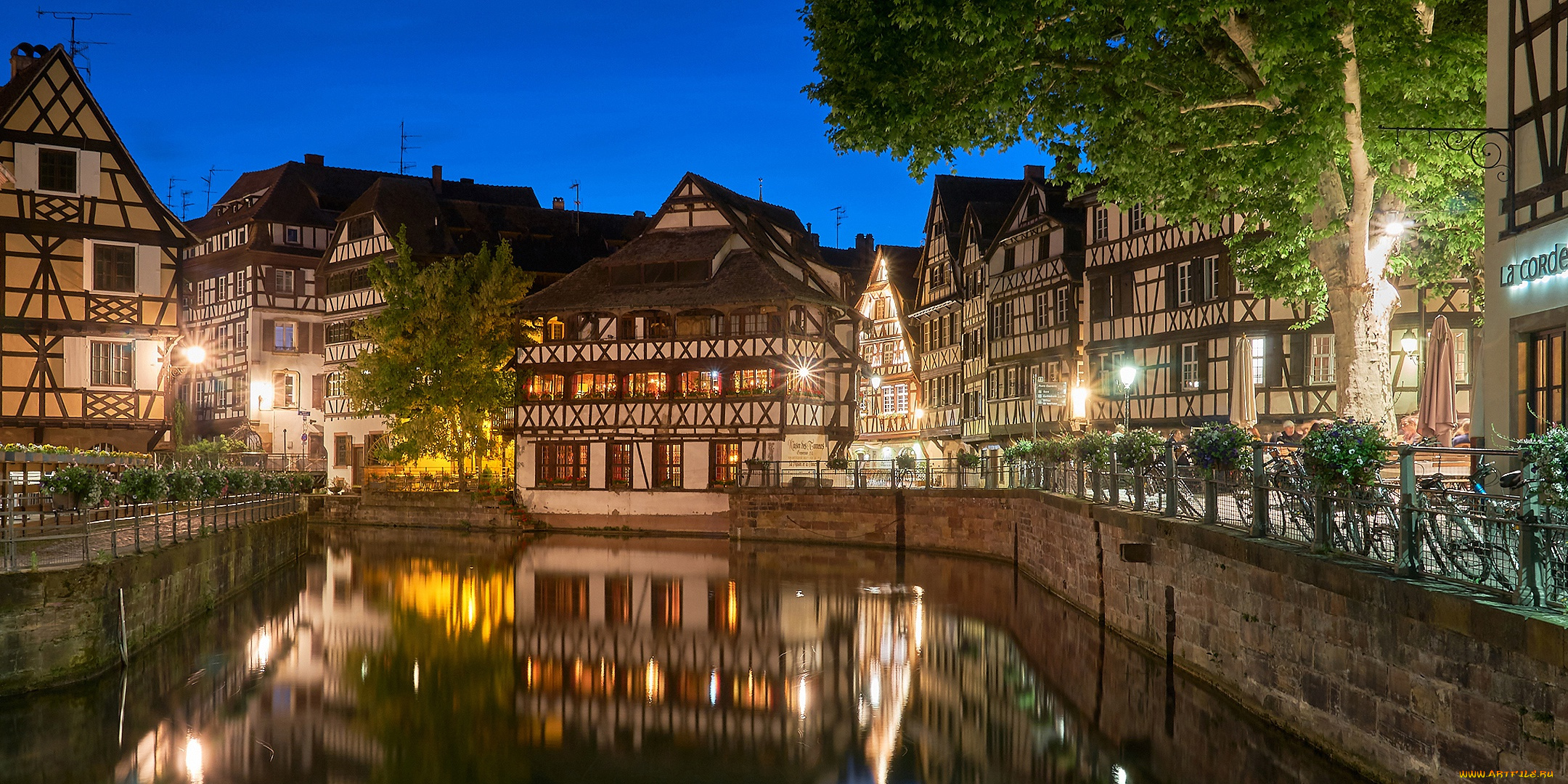 города, страсбург, , франция, отражение, здания, дома, канал, ночной, город, набережная, страсбург, france, strasbourg, квартал, маленькая, petite